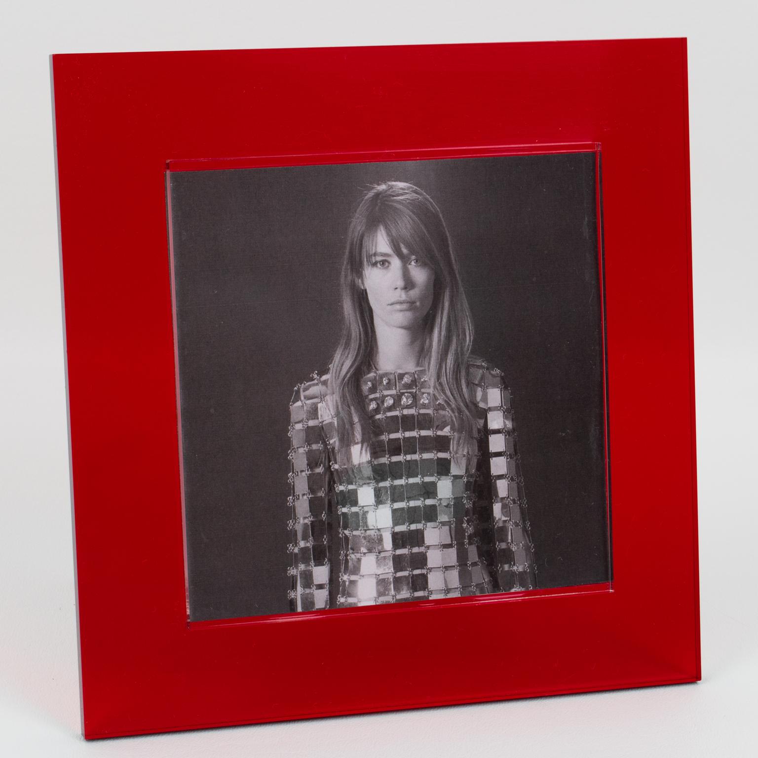 This beautiful Italian 1970s Pop Art modernist Lucite picture photo frame features a thick neon red Lucite slab with a transparent Lucite 