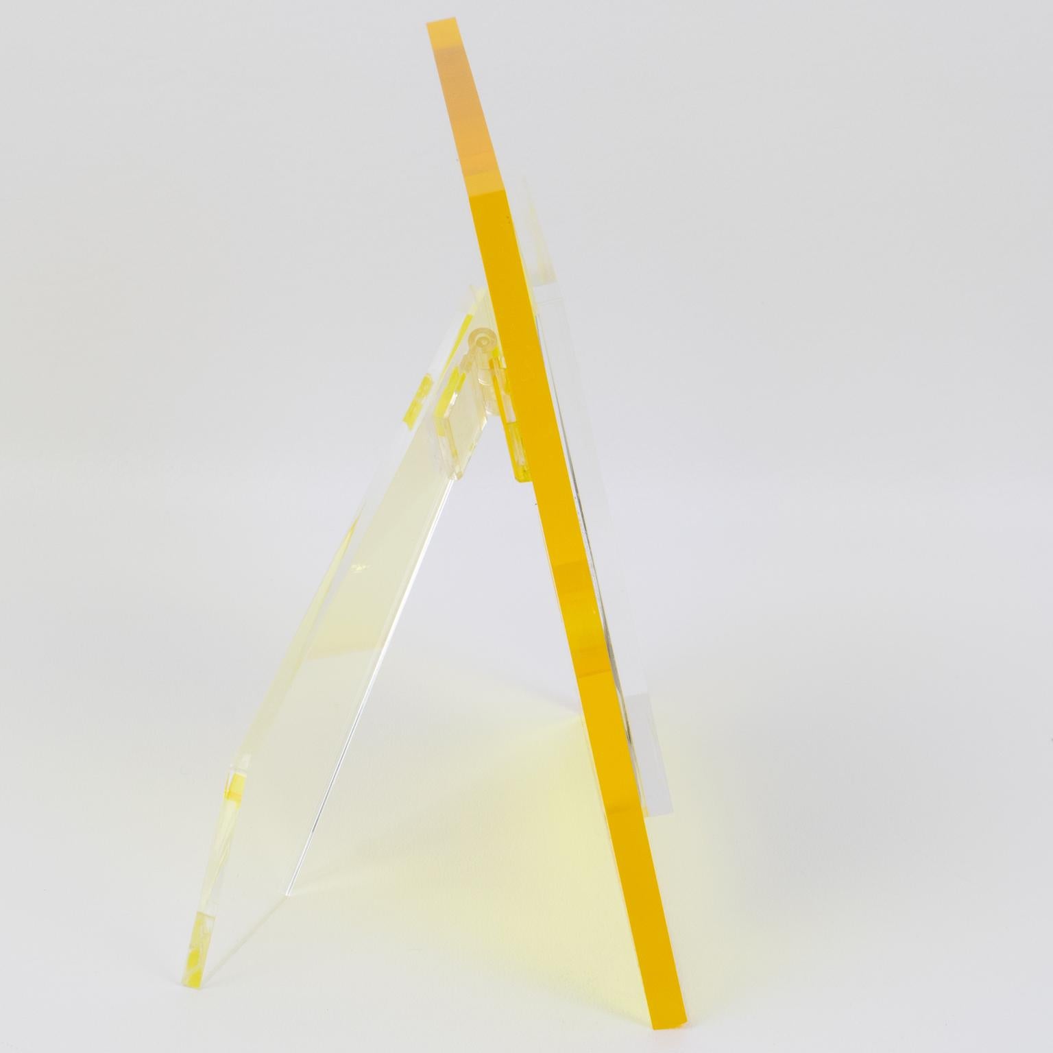 Modernistischer neongelber Lucite-Bilderrahmen im Pop-Art-Stil, Italien 1970er Jahre (Italienisch) im Angebot