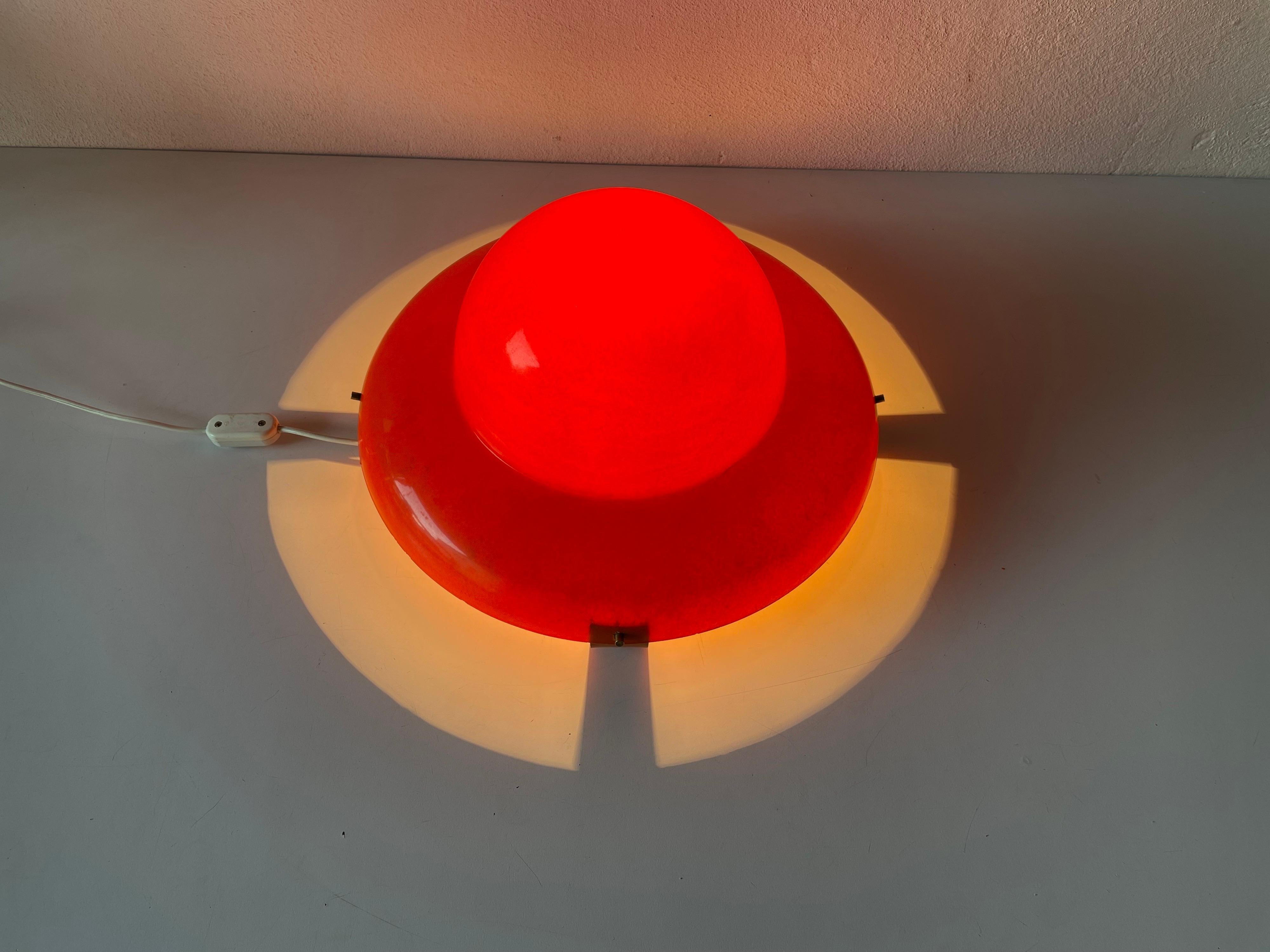 Pop Art Orange Plastic Polyester Ufo Design Lovely Table Lamp, 1970s, Italy For Sale 7