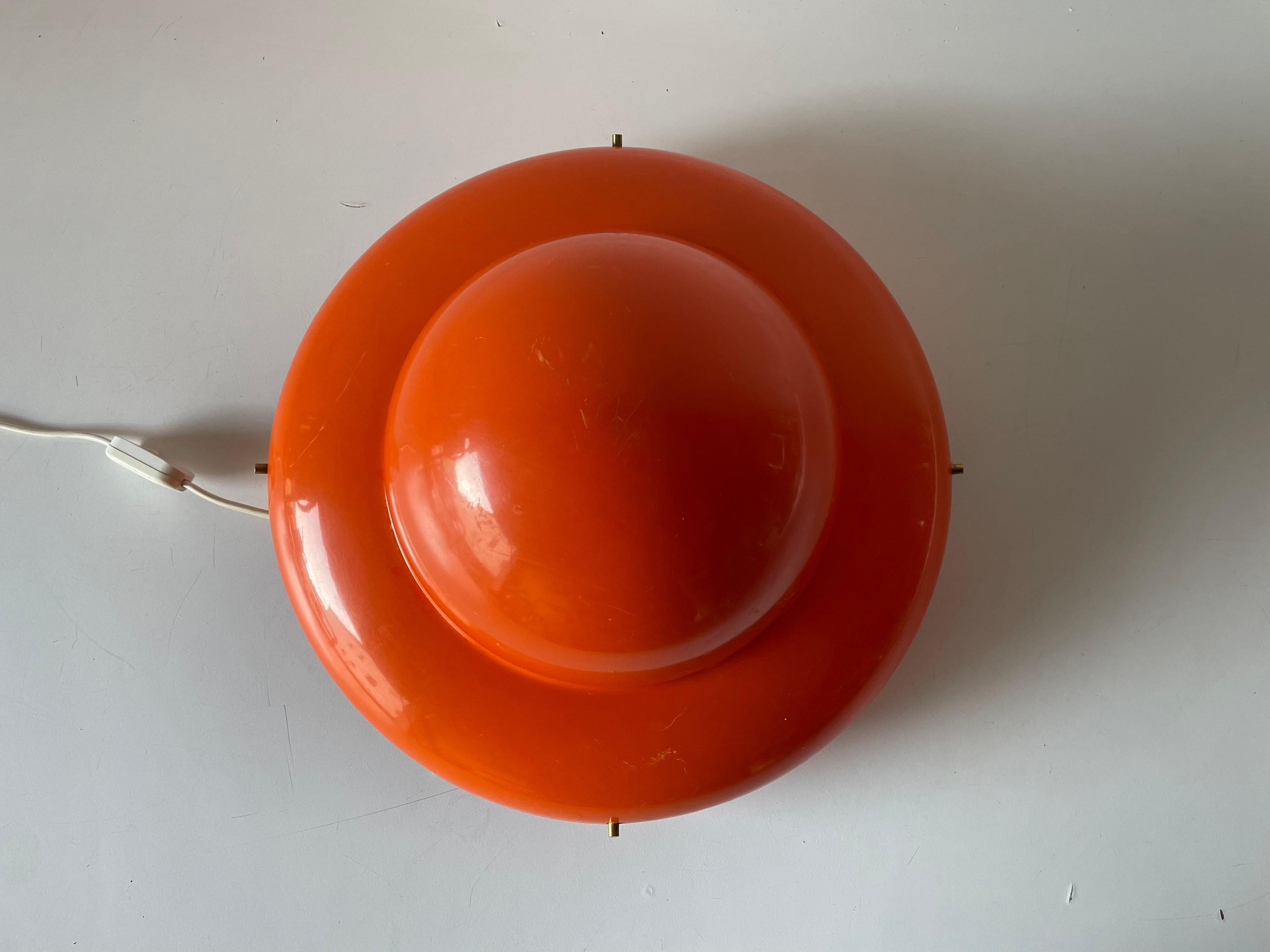 Pop Art Orange Plastic Polyester Ufo Design Lovely Table Lamp, 1970s, Italy In Good Condition For Sale In Hagenbach, DE
