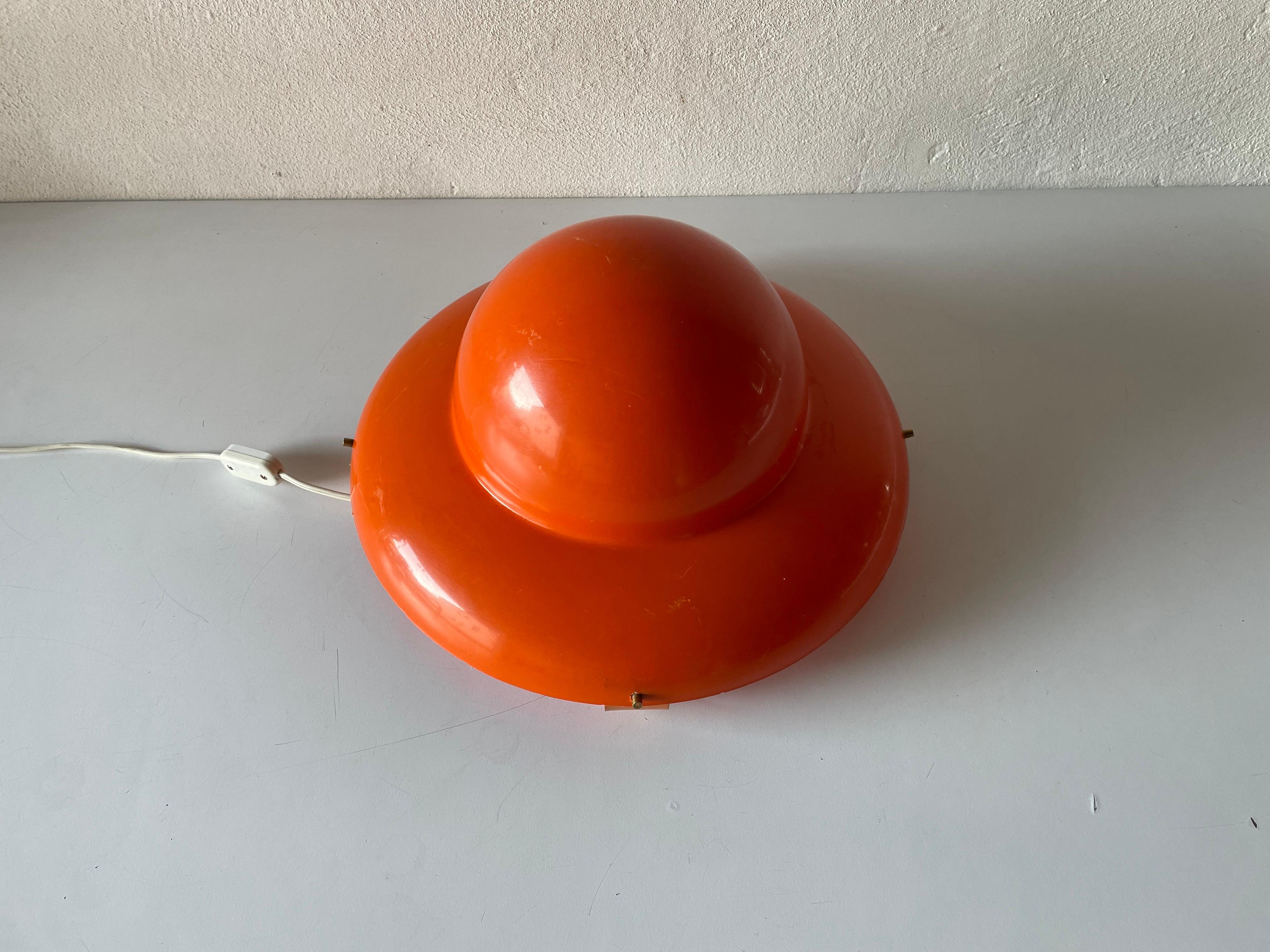 Pop Art Orange Plastic Polyester Ufo Design Lovely Table Lamp, 1970s, Italy For Sale 3