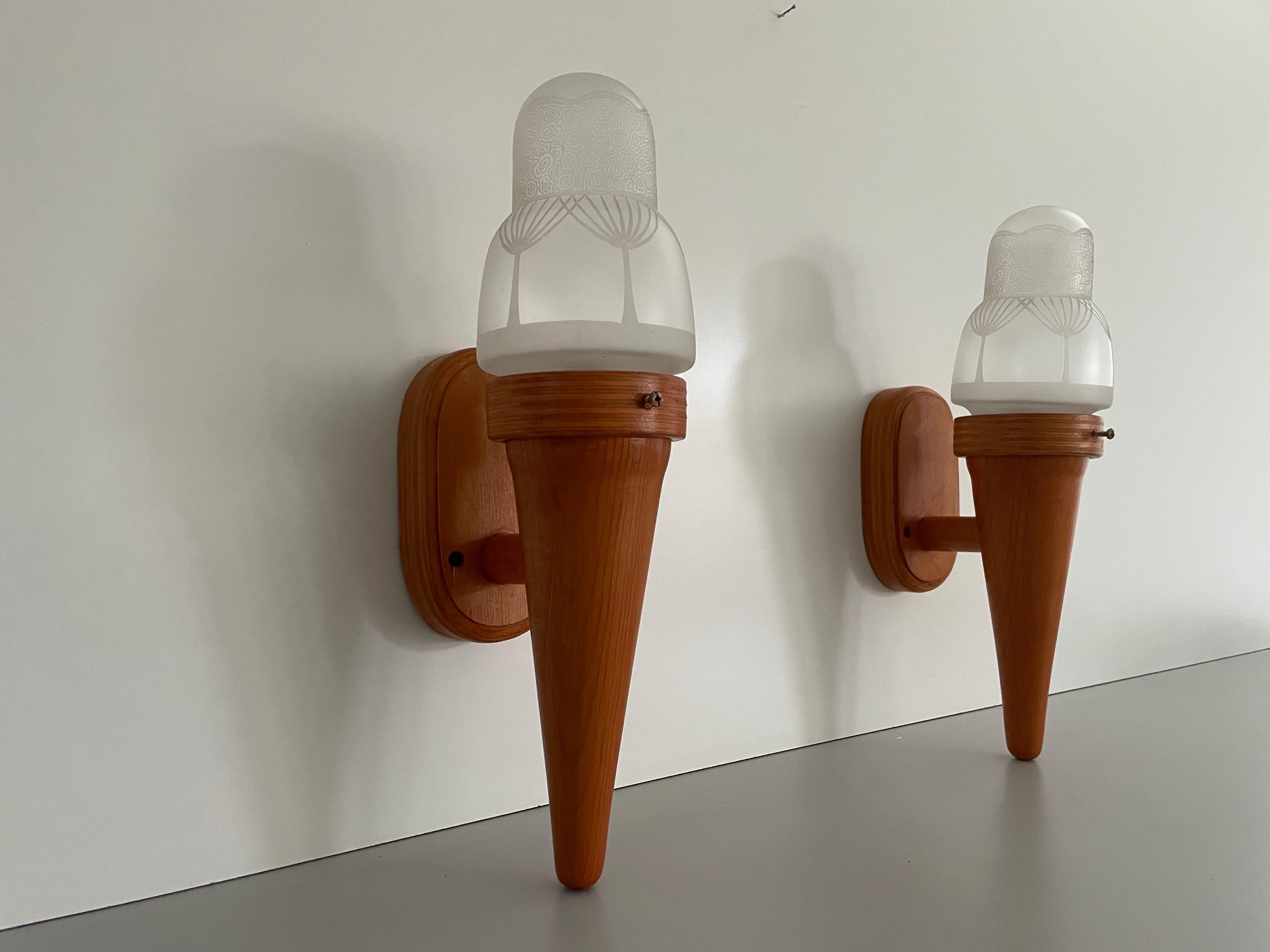 Paar Eiscreme-Wandleuchter, Holz und Glas, Pop-Art, 1960er Jahre, Deutschland (Moderne der Mitte des Jahrhunderts) im Angebot