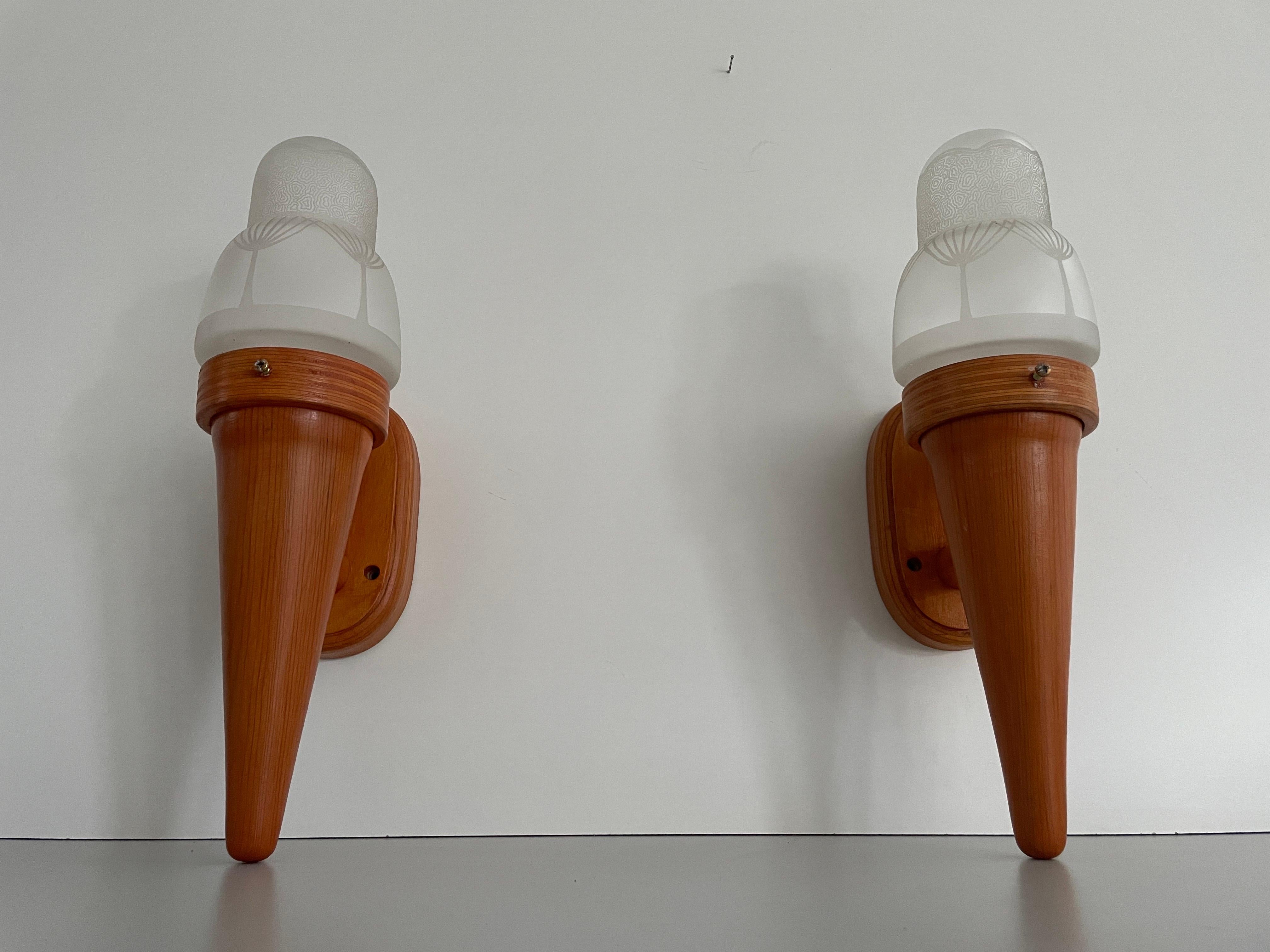 Paar Eiscreme-Wandleuchter, Holz und Glas, Pop-Art, 1960er Jahre, Deutschland im Zustand „Hervorragend“ im Angebot in Hagenbach, DE