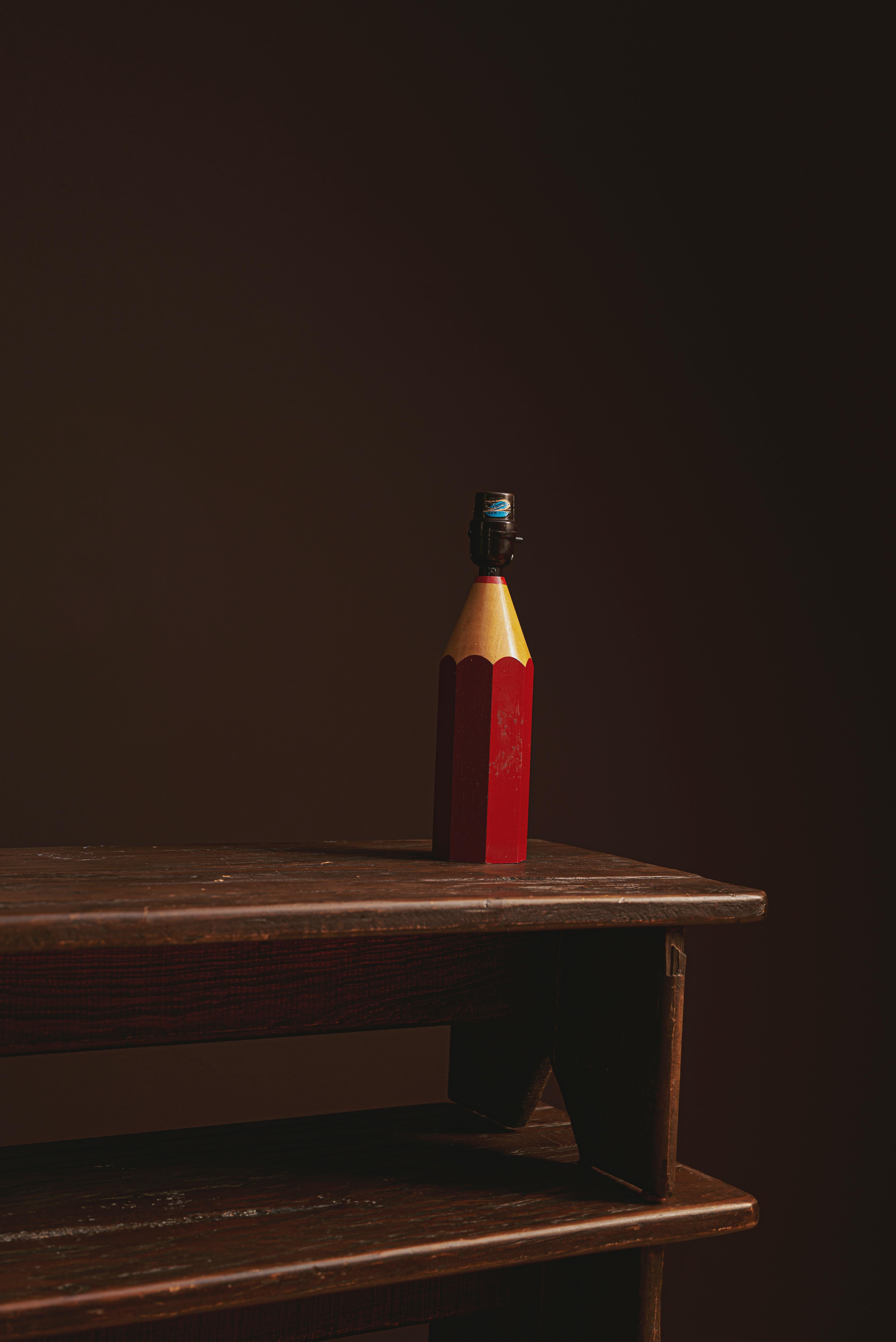 Moderne Lampe de table Pop Art en forme de crayon dans le style de Pierre Sala, USA, années 1980 en vente