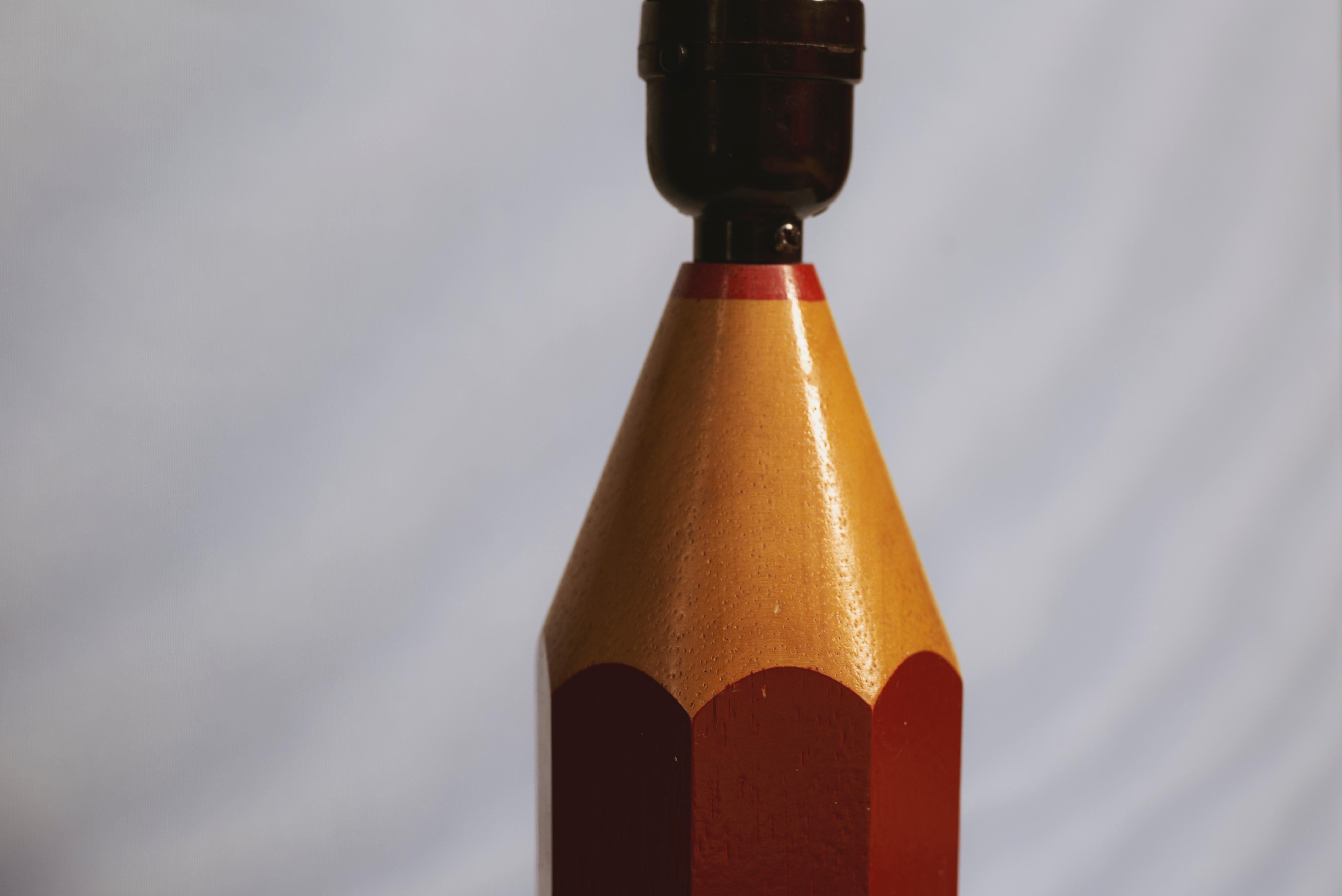 XXIe siècle et contemporain Lampe de table Pop Art en forme de crayon dans le style de Pierre Sala, USA, années 1980 en vente