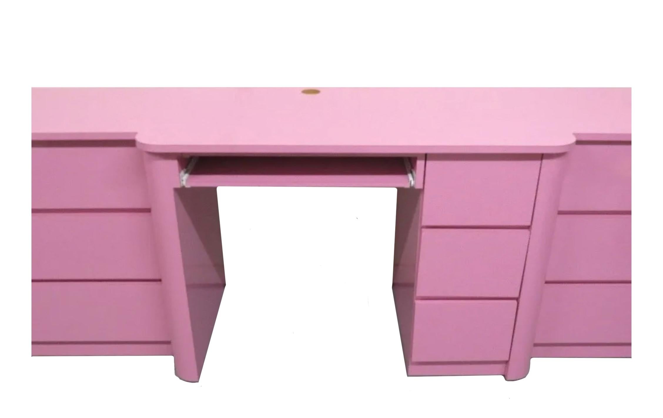 Américain Pop art Post modern Rose Gloss Laminate custom 9 drawer desk dresser credenza  en vente