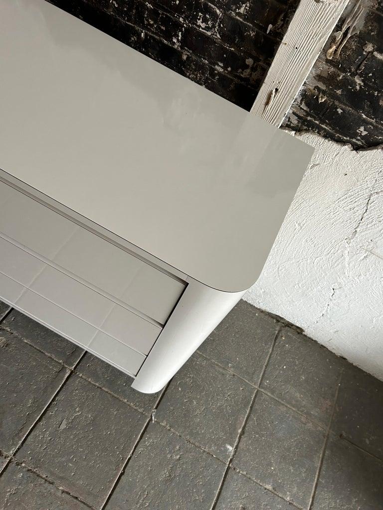 Pop art Post modern white Gloss Laminate custom 6 drawer dresser or credenza In Good Condition For Sale In Brooklyn, NY