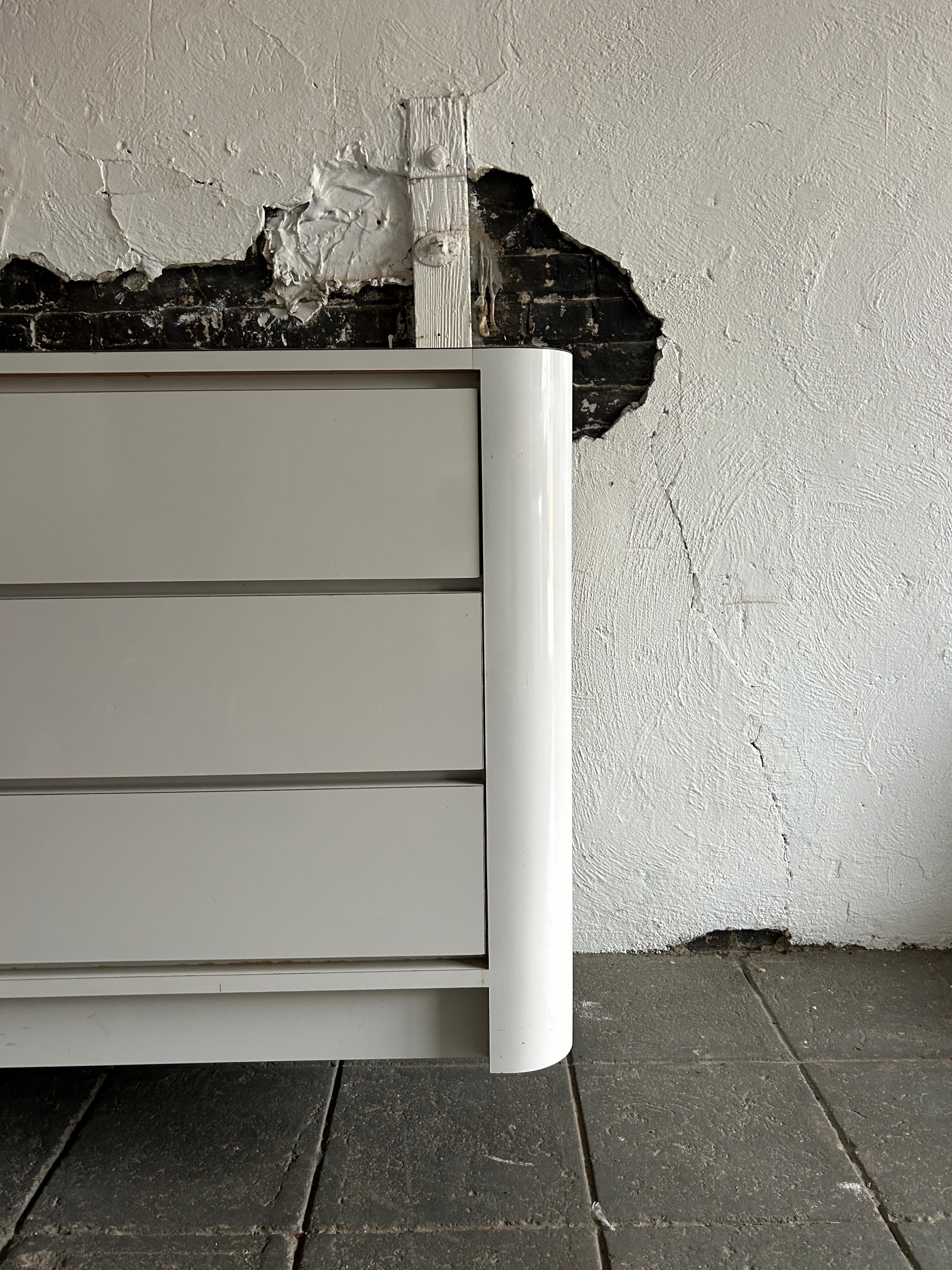 Late 20th Century Pop art Post modern white Gloss Laminate custom 6 drawer dresser or credenza  For Sale