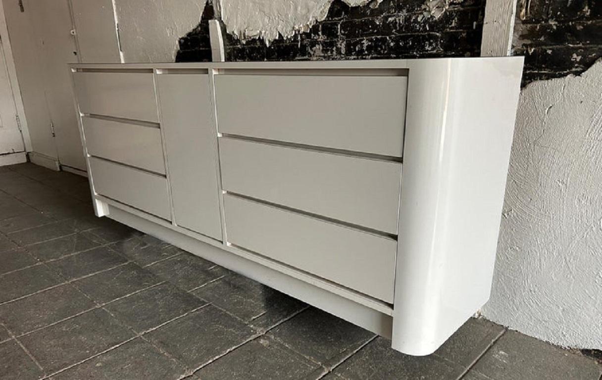 Pop art Post modern white Gloss Laminate custom 6 drawer dresser or credenza For Sale 1