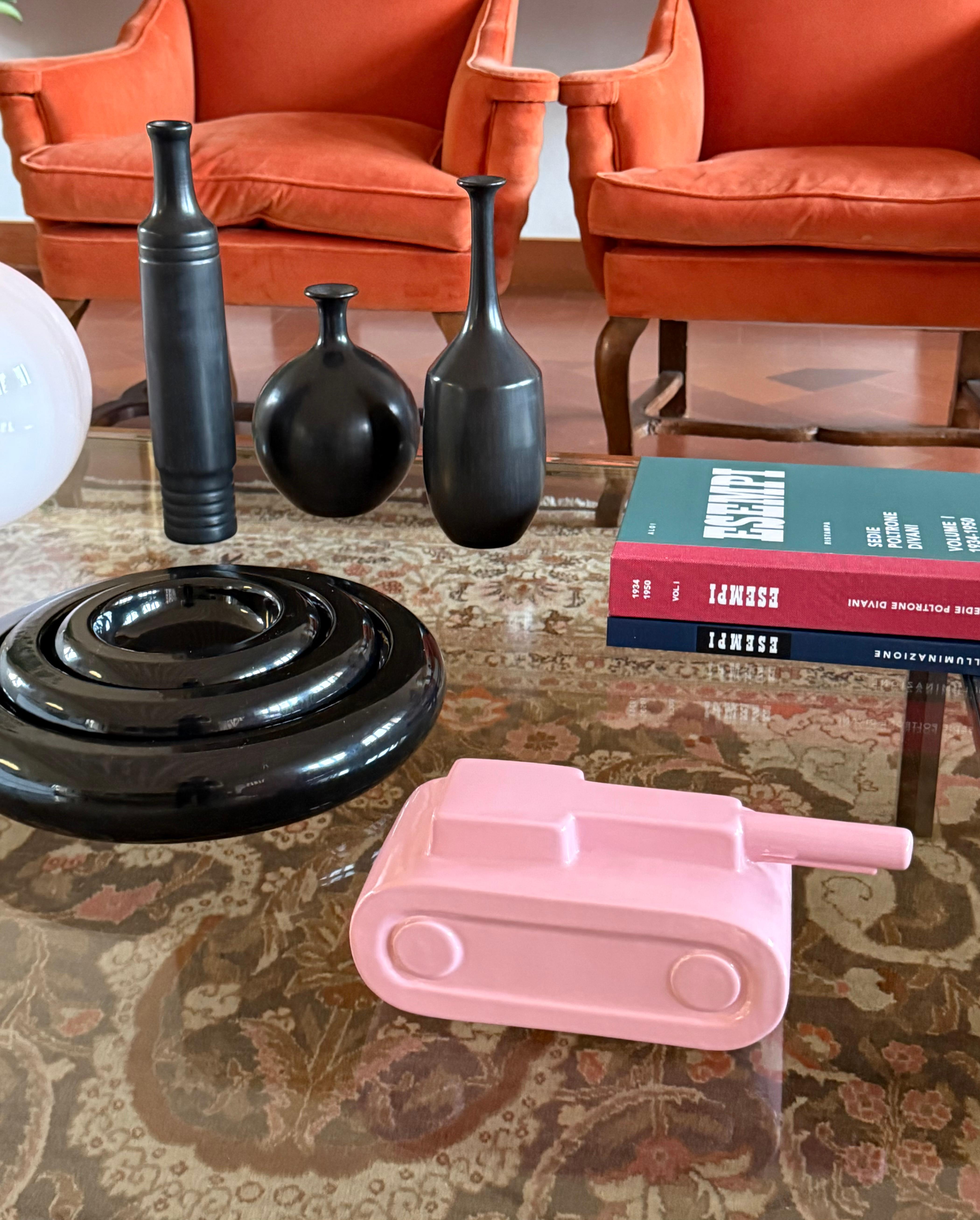 Pop art Risk pink ceramic tank figure

Stefano Puzzo Italy ca. 2000s

Signed under the base

H 11,5 cm - 26,5 × 11 cm

Conditions: excellent, no defects