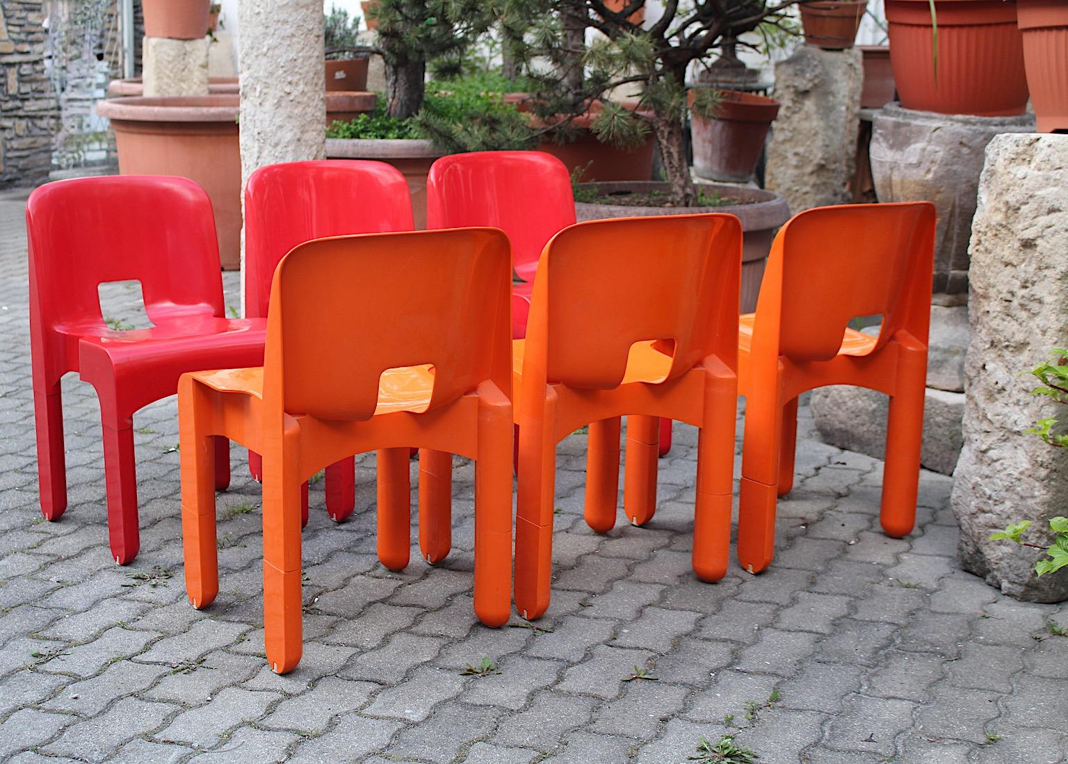 Six chaises de salle à manger en plastique rouge et orange de style Pop Art de l'ère spatiale de Joe Colombo, Italie en vente 7