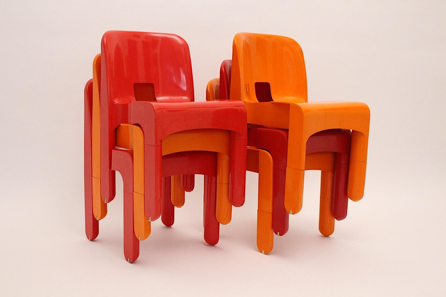 italien Six chaises de salle à manger en plastique rouge et orange de style Pop Art de l'ère spatiale de Joe Colombo, Italie en vente