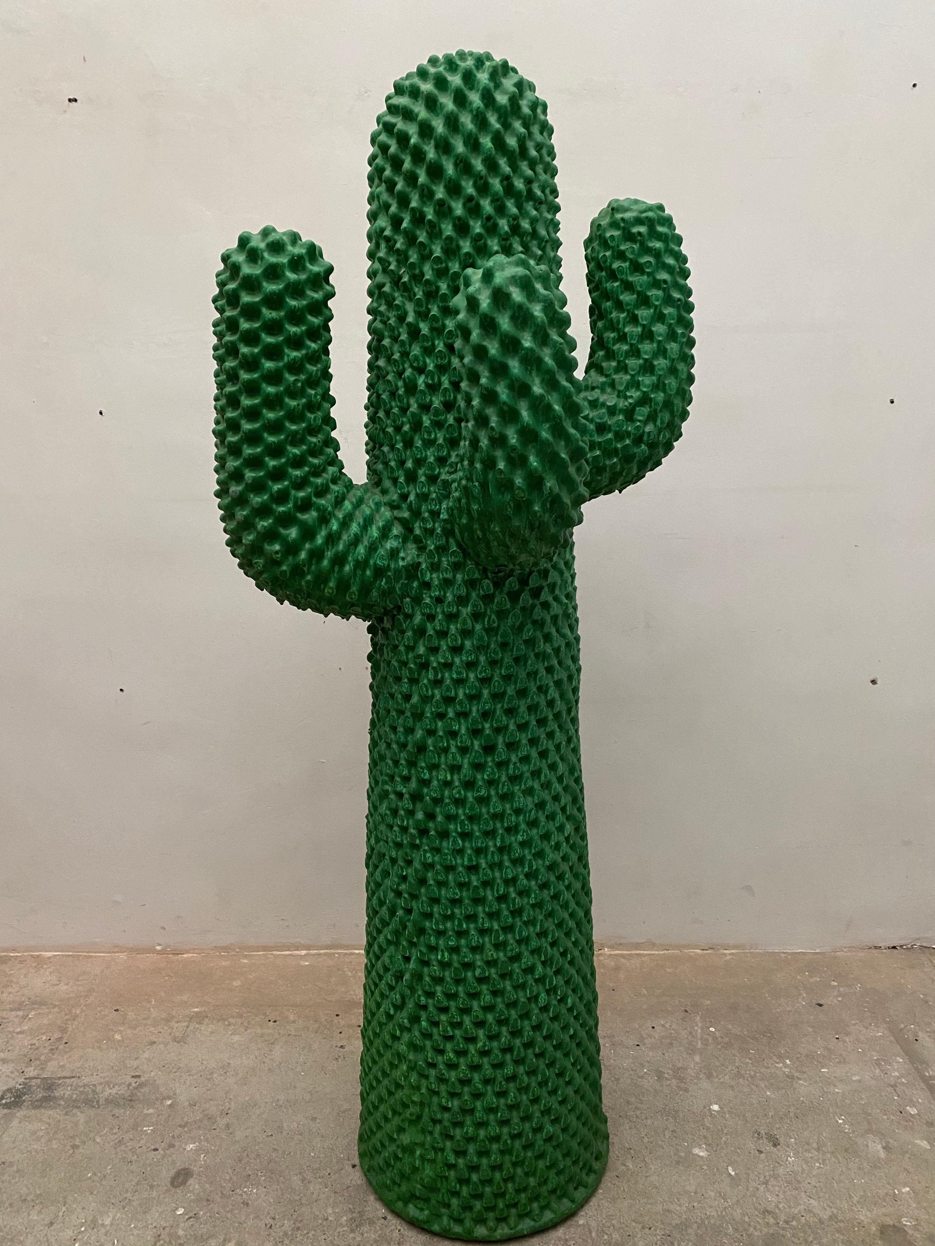 Vintage original, Pop-Art four-armed coat ‘Cactus' stand, produced in 1986 as number 487 /2000 designed by Guido Drocco & Franco Mello for GUFRAM in soft polyurethane, finished by hand in the original emerald green Guflac. In a very good original