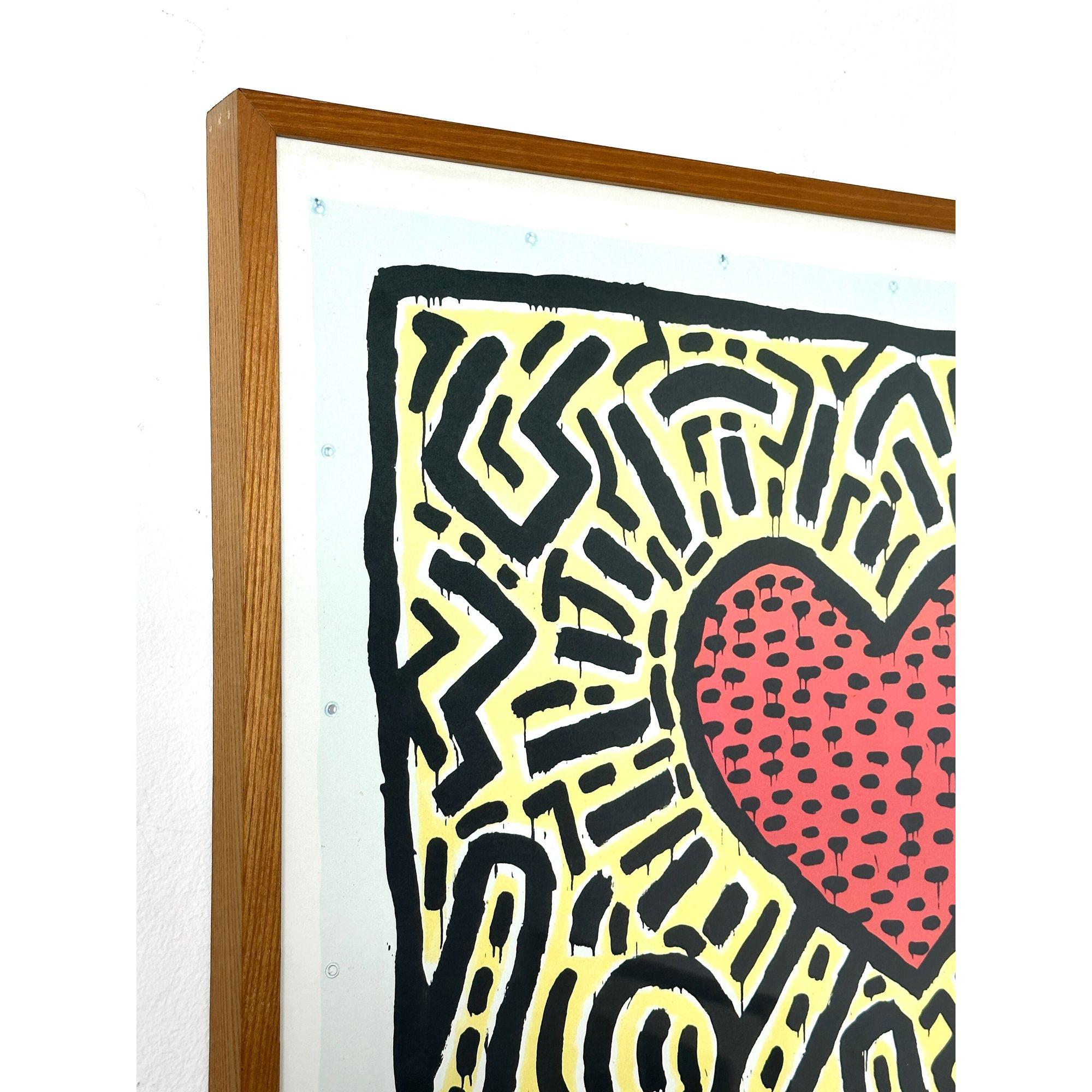 Deux figures et un cœur - Impression encadrée abstraite Pop Art de Keith Haring 1982 Bon état - En vente à Troy, MI