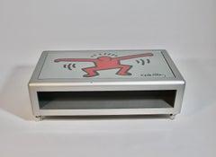 Tavolo da divano Pop Art Vintage basso in metallo grigio argento di Keith Haring (after) Keith Haring Bretz 1998