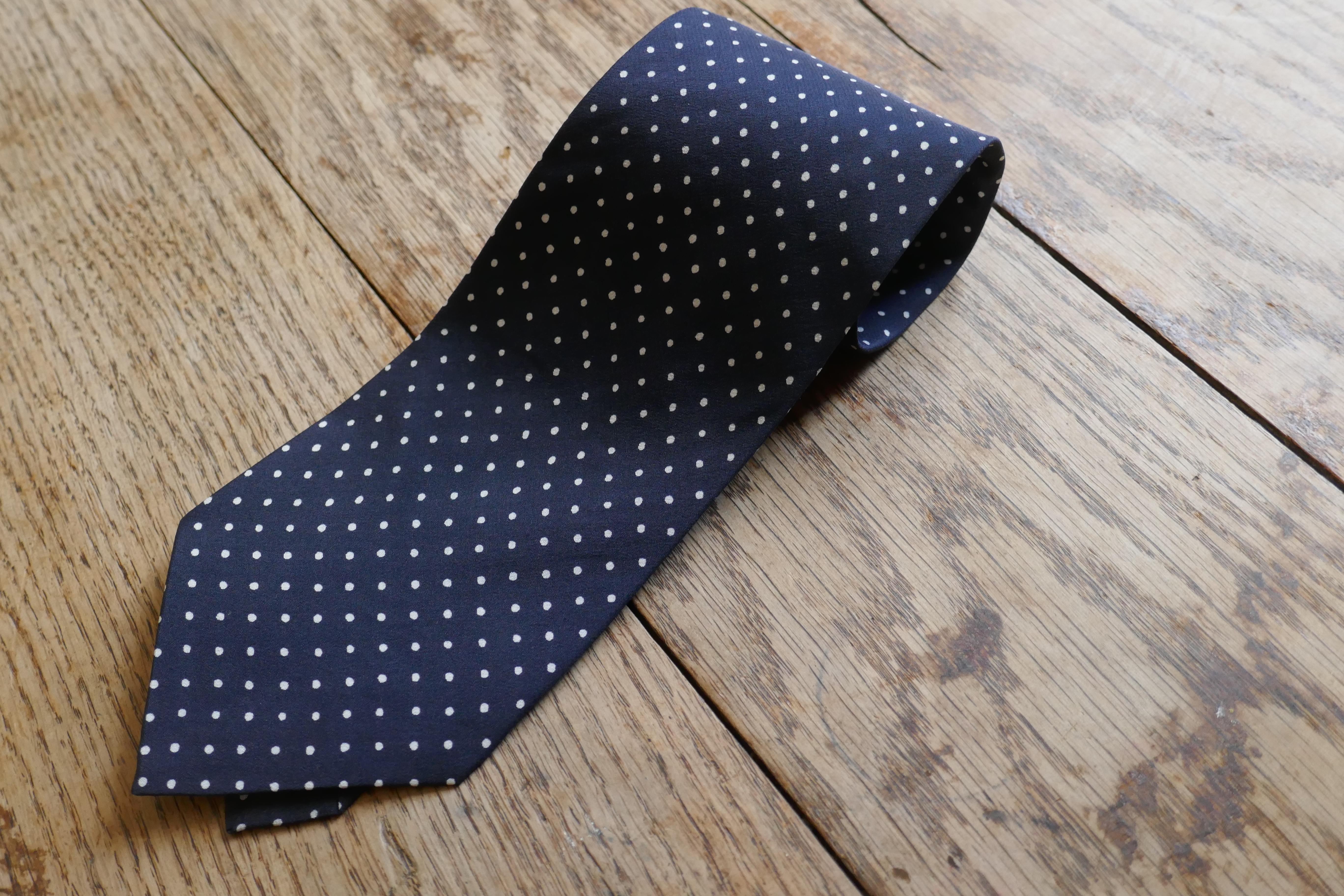 Pop Art Vintage Retro Silk Polka Dot Tie, Classic from 1960s

Classic wave pattern in bright colours
100% silk 
Lined in Black Silk  
 9cm at widest point

Vintage unworn and in very good condition   
T30

