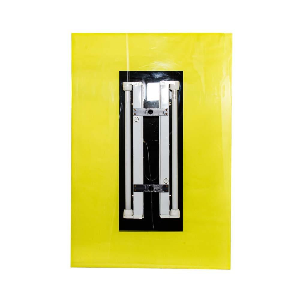 Eine gelbe und schwarze Plexiglas-Leuchtplatte aus den 1980er Jahren von Johanna Grawunder
Ein Art Lighting-Paneel, gelb/schwarzes Plexiglas mit fluoreszierenden Glühbirnen. Italienisches Design von Johanna Grawunder. Ein Schüler von Ettore Sottsass.