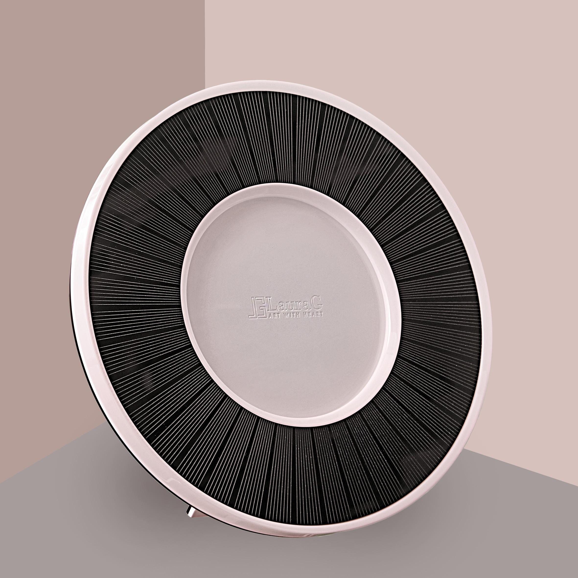 XXIe siècle et contemporain ROUND - Cadre photo en plexiglas italien  Noir  Blanc , Forme ronde noire en vente