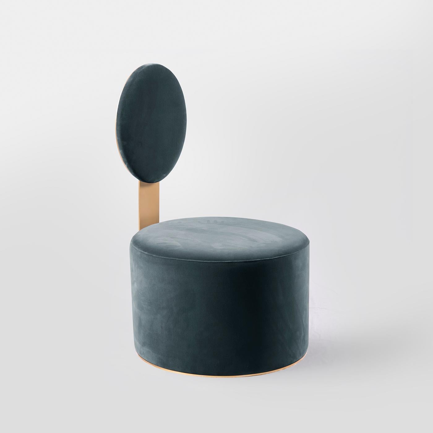 A classic design with a modern and stylish twist, this refined pouf will be a sophisticated accent in a minimalist or post-modern living room or bedroom decor. The round wooden frame is upholstered in an ash-blue velvet, which is mirrored in the