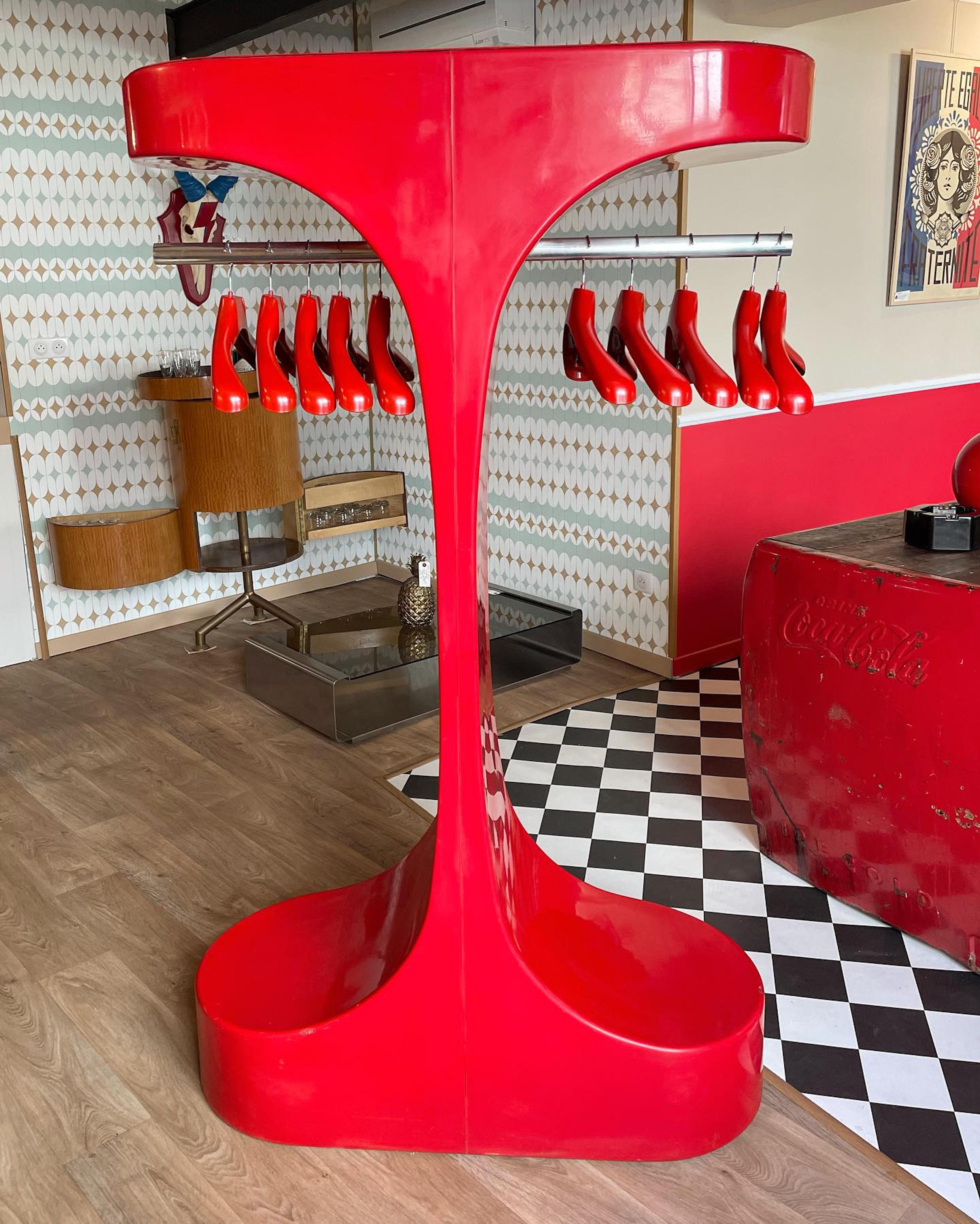 Mid-Century Modern Pop & Design Coat Hanger in Plastic Red, 1960 France, Mid-Century Design Vintage