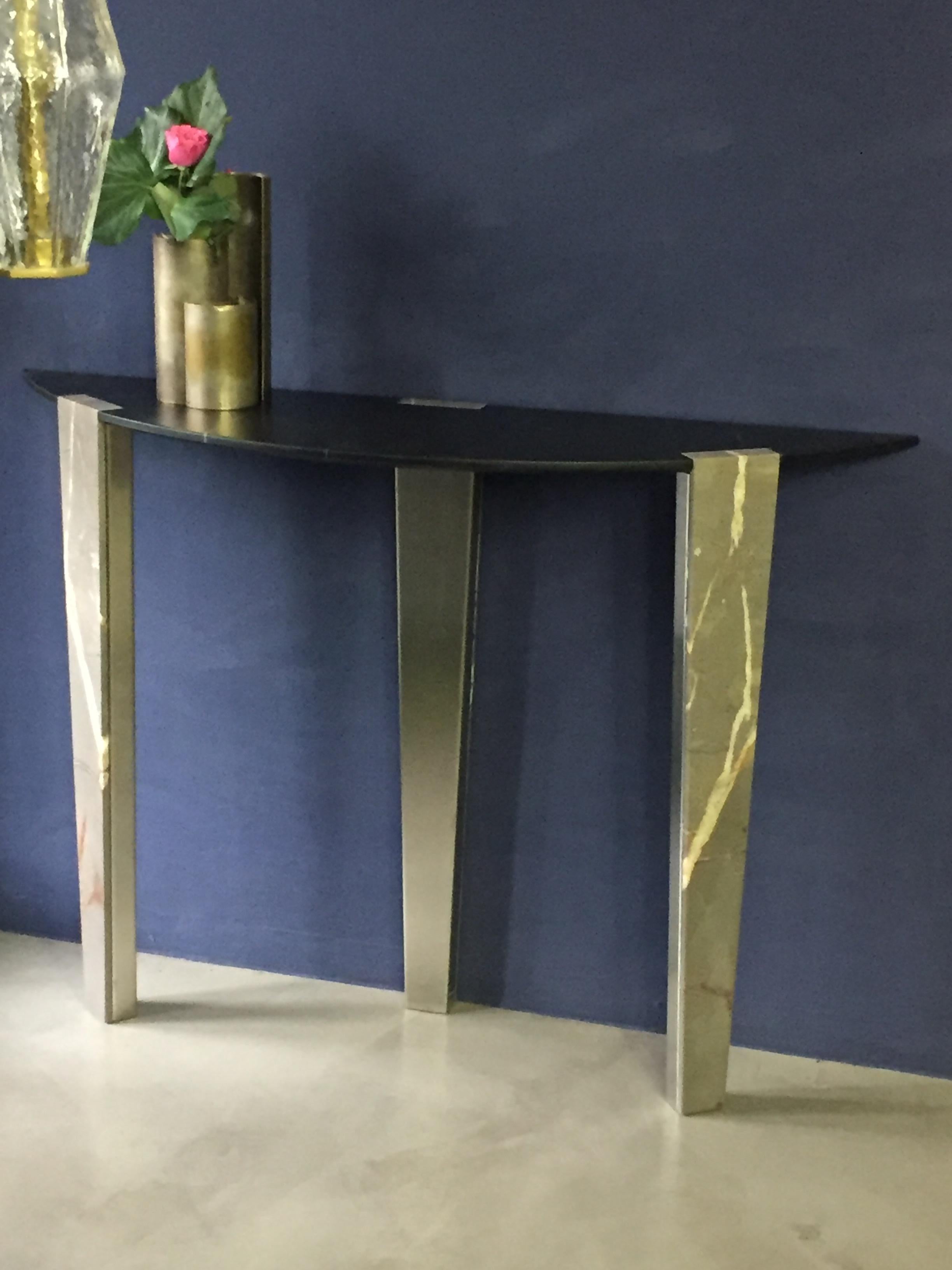 Marble / stainless steel

Contemporary console Inspired by Roman Empire Furniture with a Milan taste.