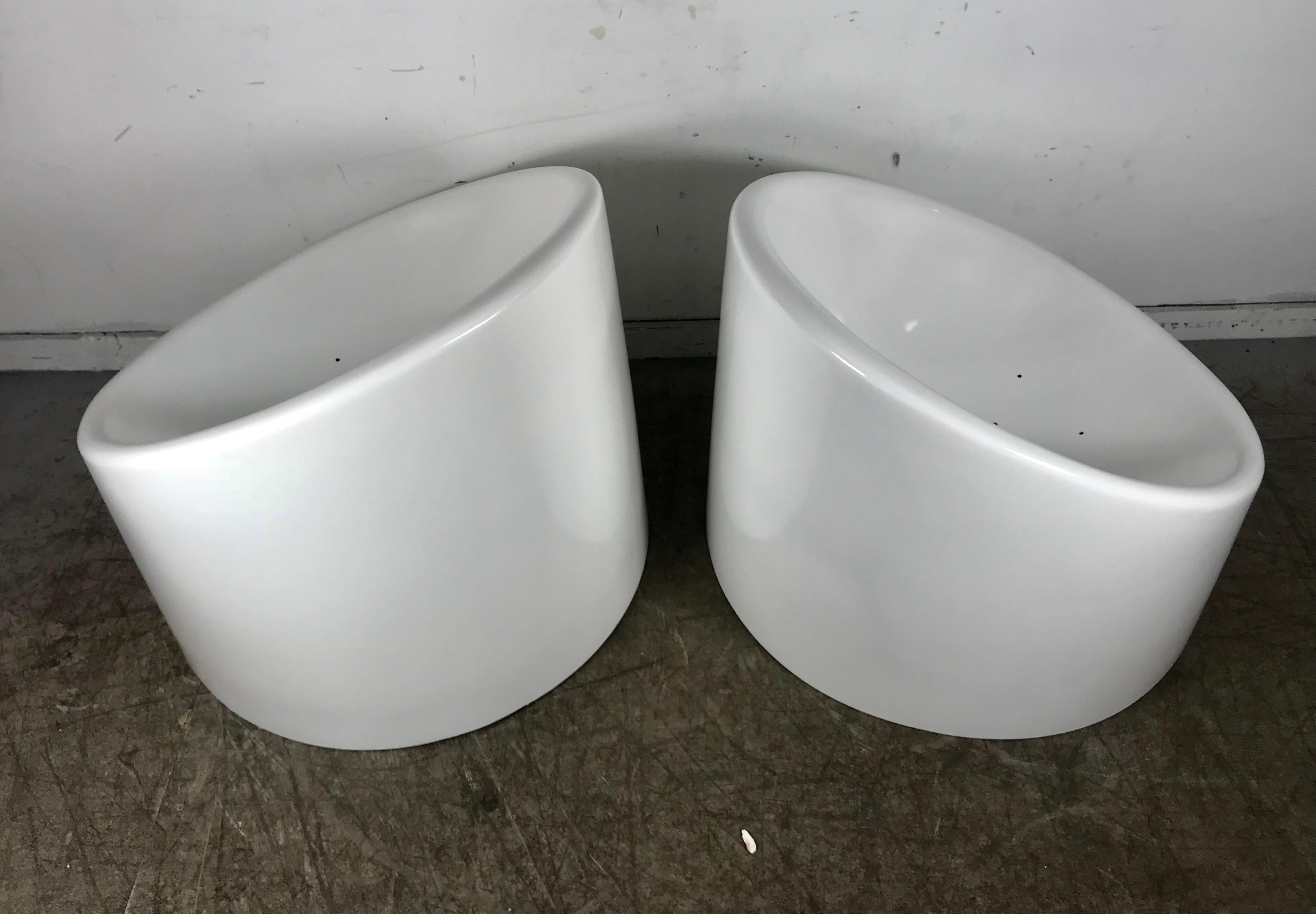 Pop Modern Space Age Fiberglass Pod Chairs After Wendell Castle In Excellent Condition In Buffalo, NY