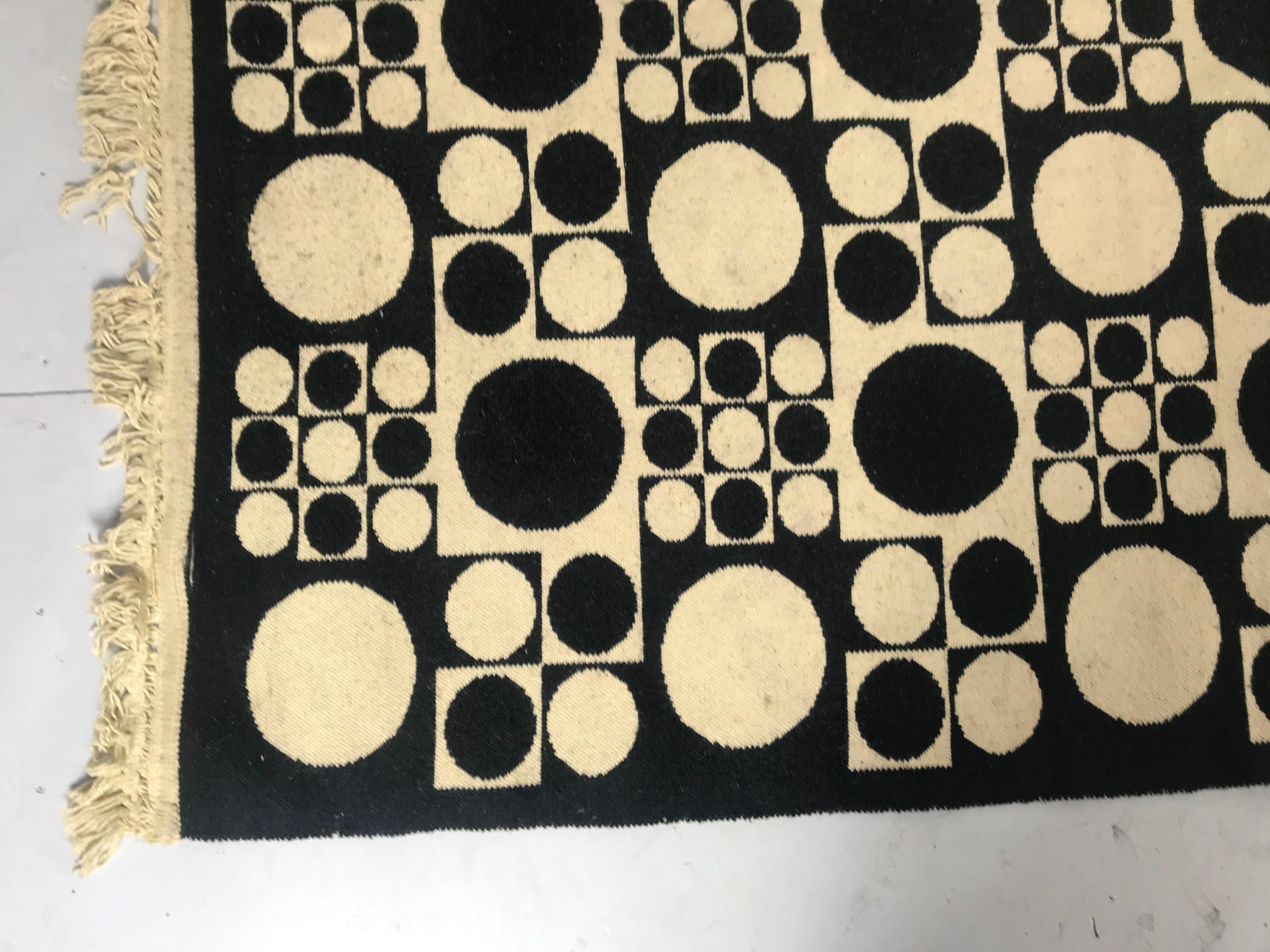 Pop modernist geometric designed rug, wall hanging by Verner Panton, minor wear, staining, have not had professionally cleaned, Classic 1970s Panton design.