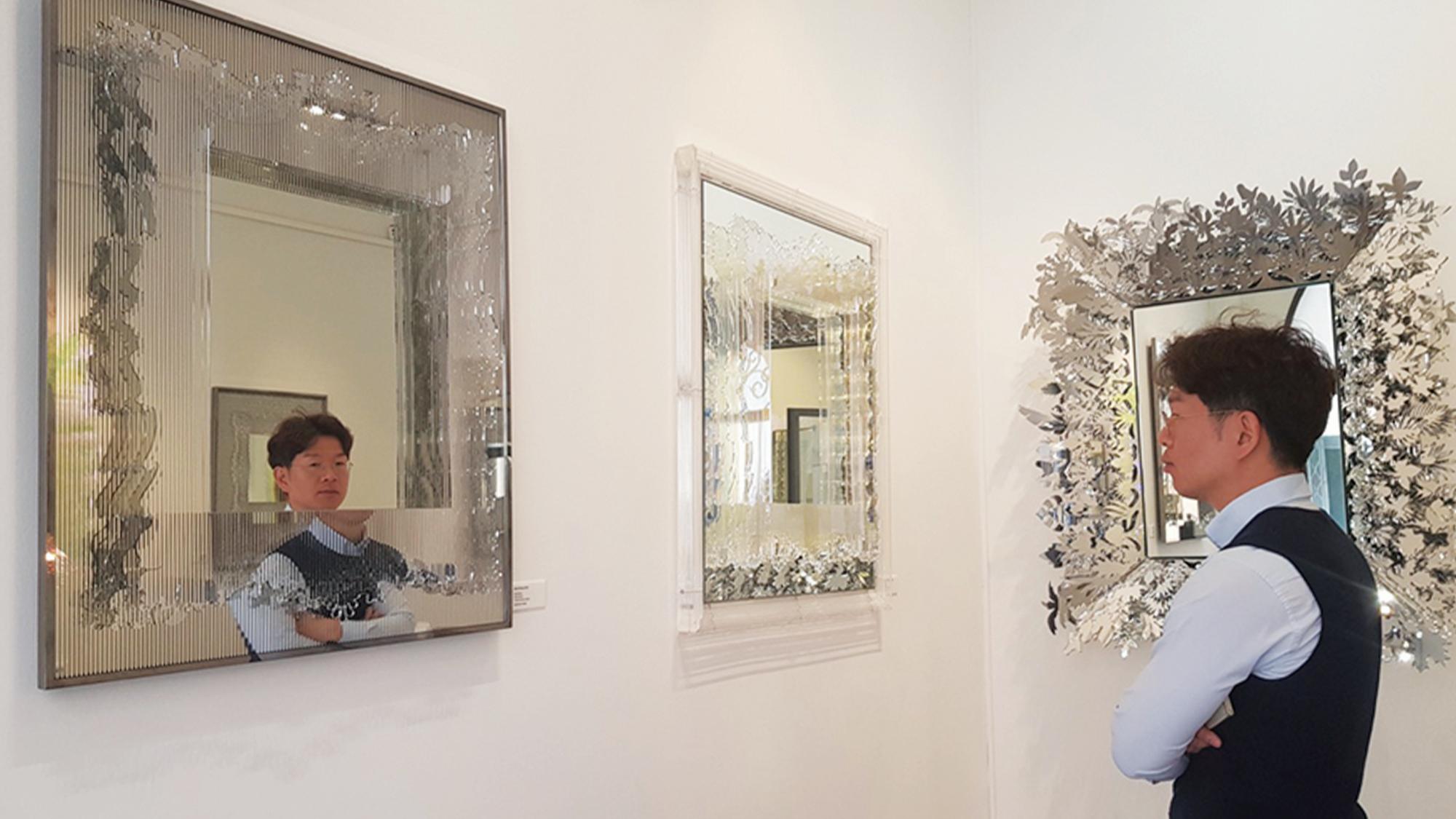 Pop Out Baroque (SUS Frame) - Contemporary Sculptural Mirror in Mirror Design For Sale 1