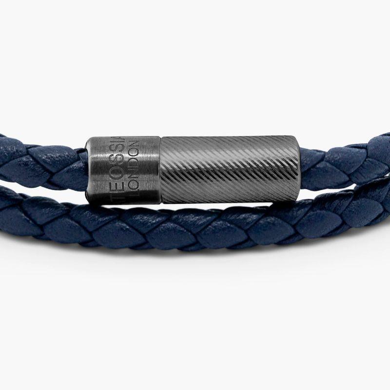 Pop Rigato Bracelet in Double Wrap Italian Navy Leather with Black Rhodium Plated Sterling Silver, Size M

The ultimate, everyday wear bracelet combines blue Italian leather, double wrapped into an engraved black rhodium plated, sterling silver