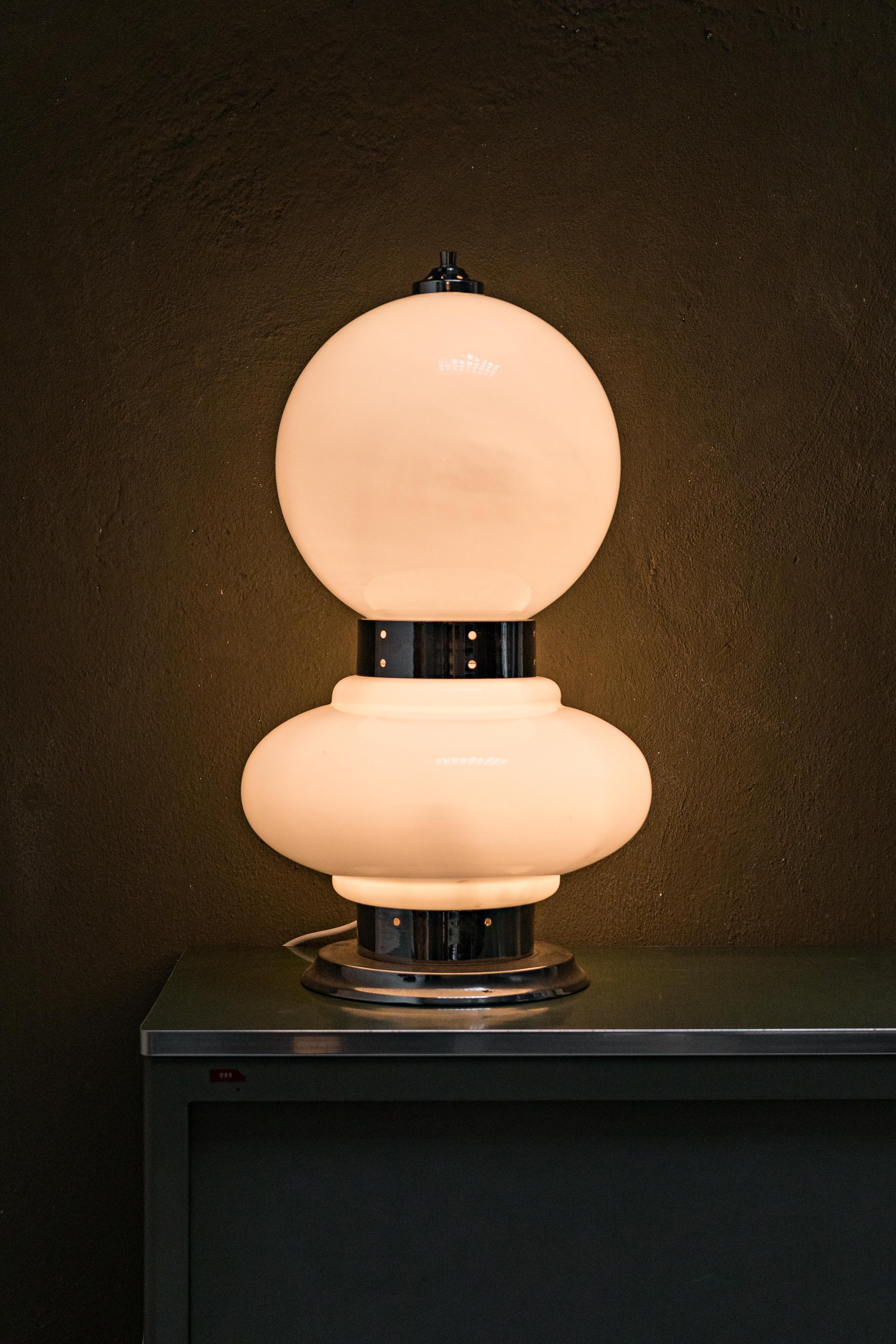 Mid-Century Modern Pop Sculptural Murano Glass Floor / Table Lamp, Carlo Nason for Mazzega, Opaline For Sale