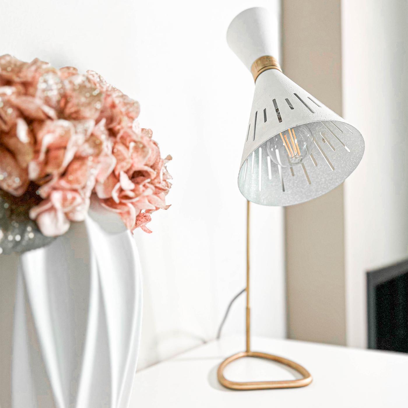 Pop White and Brass Table Lamp In New Condition For Sale In Milan, IT