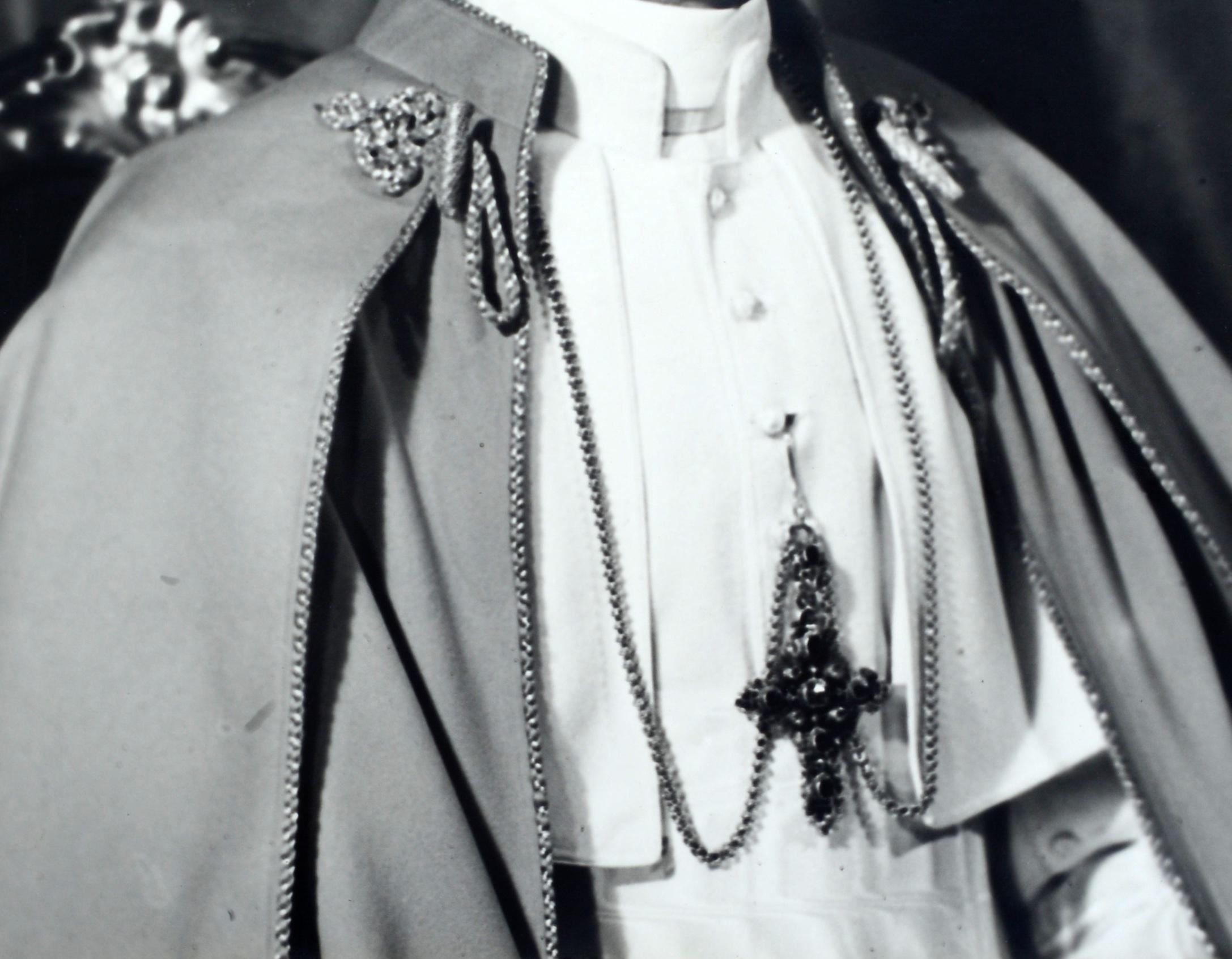 Carta Foto di Papa Pio XII opaca e firmata, con sigillo papale in rilievo in vendita