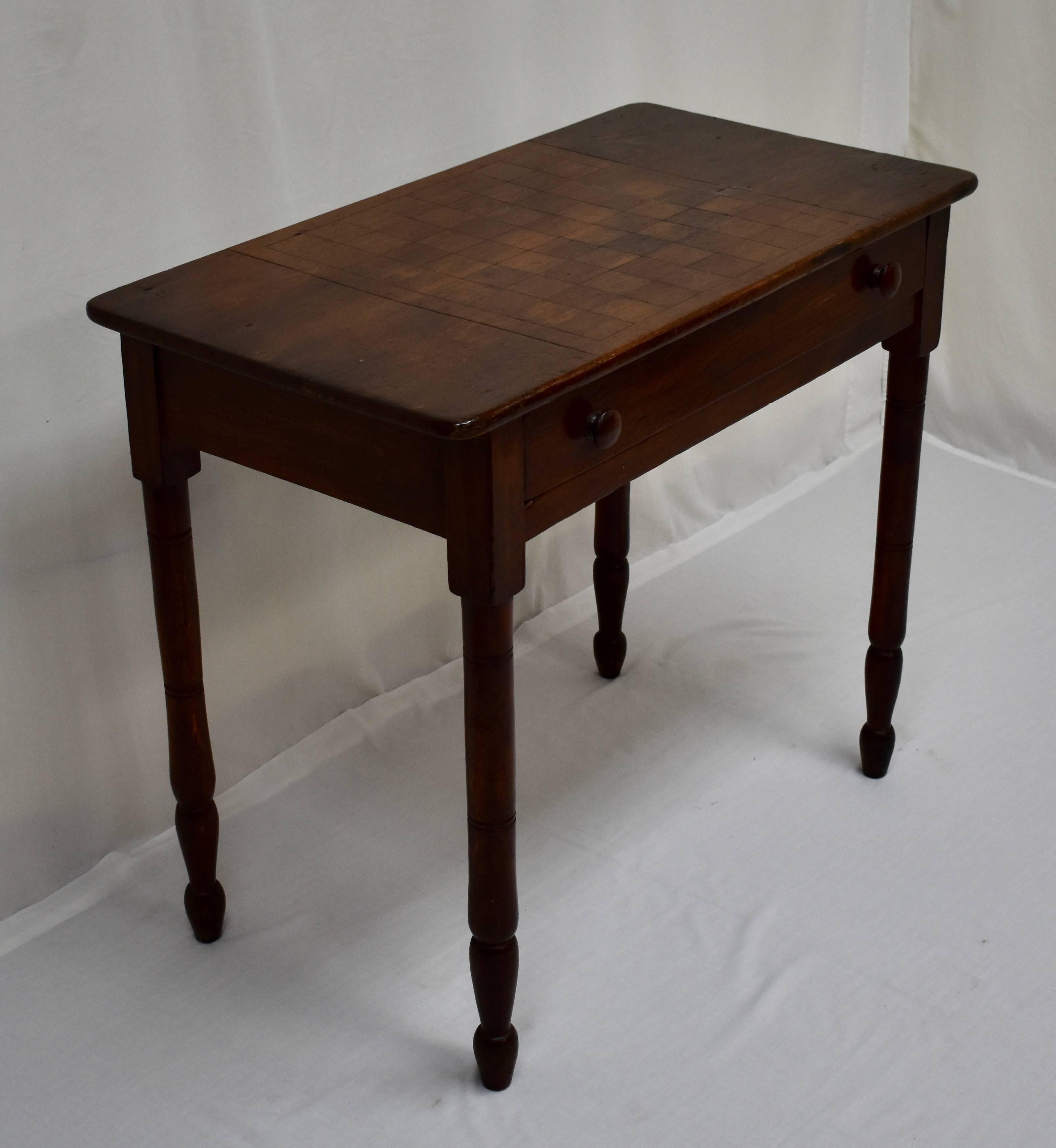 Poplar Game Board Turned Leg Side Table In Good Condition In Baltimore, MD