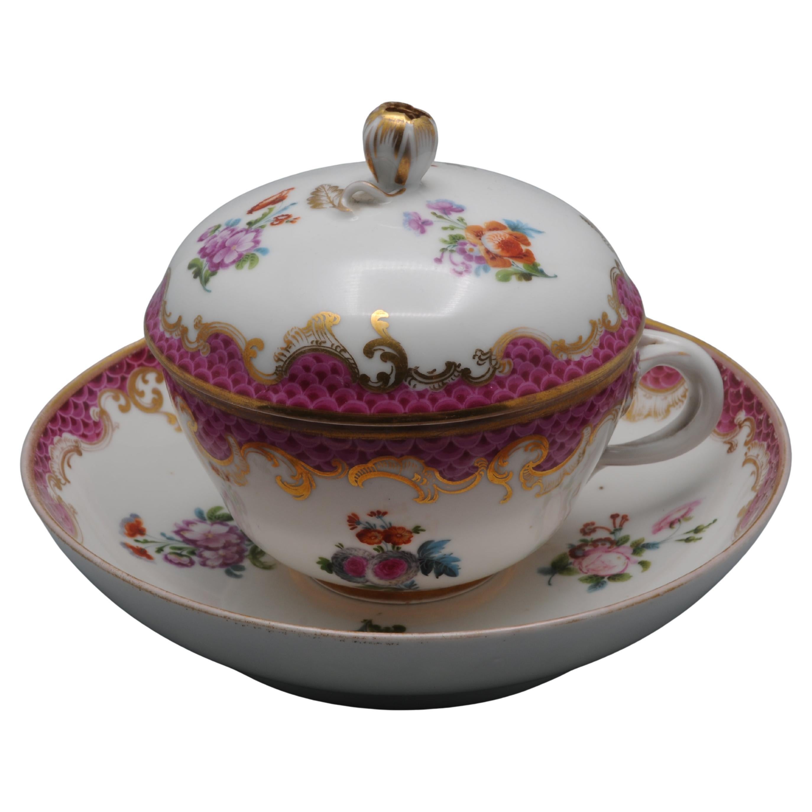 Popov, Moscow Porcelain - Covered Cup and Saucer - mid 19th century, Russia For Sale
