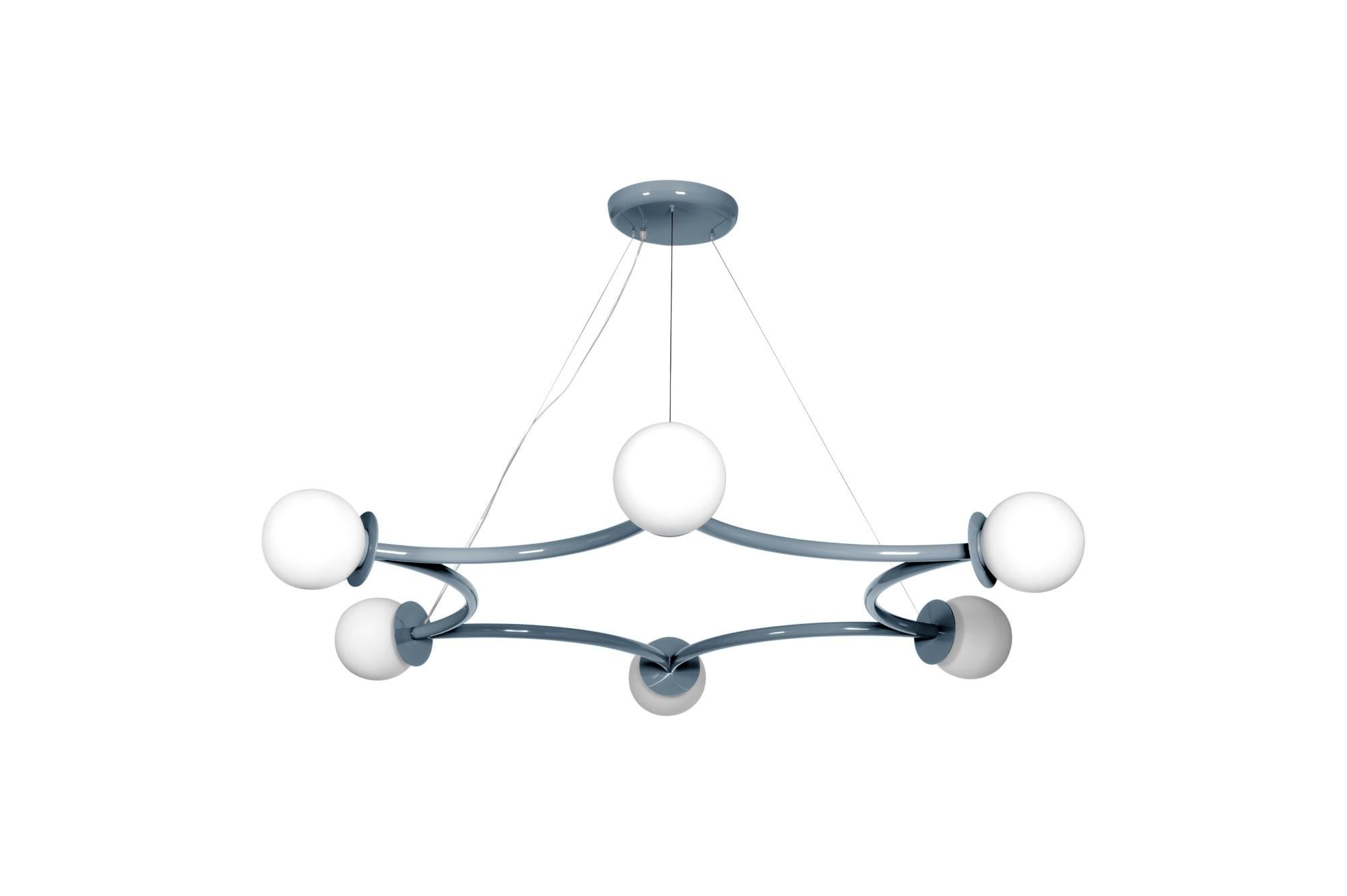 Lampada da soffitto Poppins di Royal Stranger
Dimensioni: L 180 x P 160 x H 20 cm
Materiali: Laccato con finitura lucida. Diffusore in vetro soffiato opalino.

La lampada da soffitto Poppins è una suggestiva costellazione che descrive sei sfere