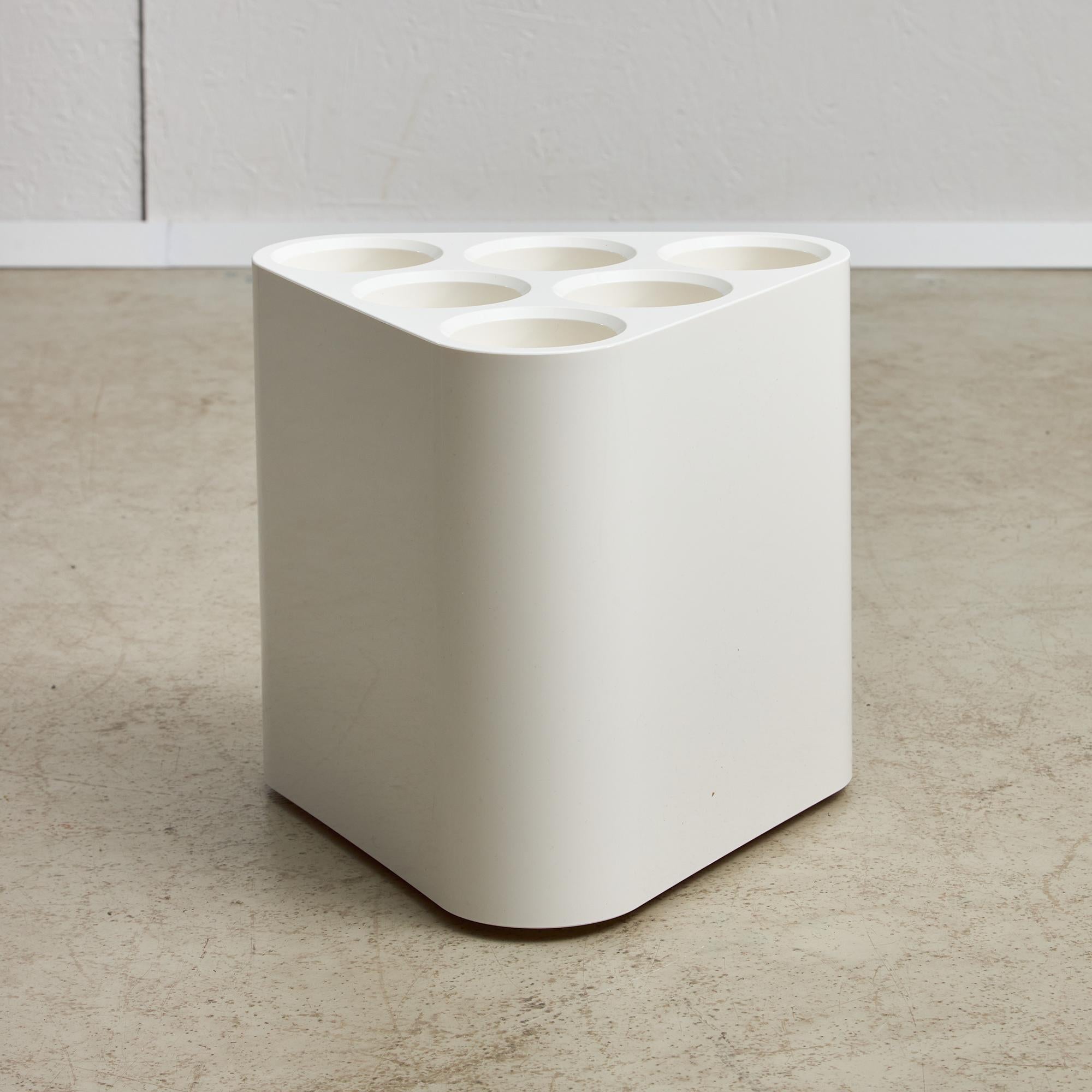Introducing the Poppins Umbrella Stand, a modern interpretation of the classic umbrella holder designed by Edward Barber and Jay Osgerby. While traditional umbrella stands often accommodate long umbrellas with hooked handles, Poppins was