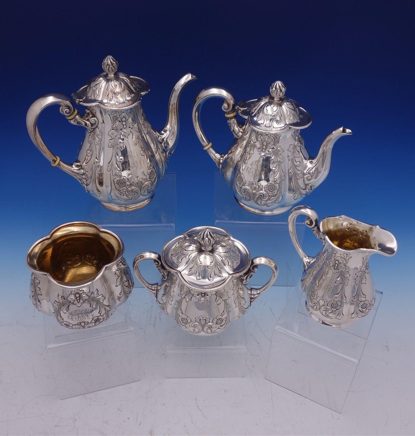
Charming Poppy by Gorham silver plate 5-piece tea set. The pieces are marked #0352 and are monogrammed (see photos). This set includes:
One coffee pot: Measures 9 x 8 1/4 .
One tea pot: Measures 8 1/2 x 7 1/4 .
One sugar bowl (with lid):