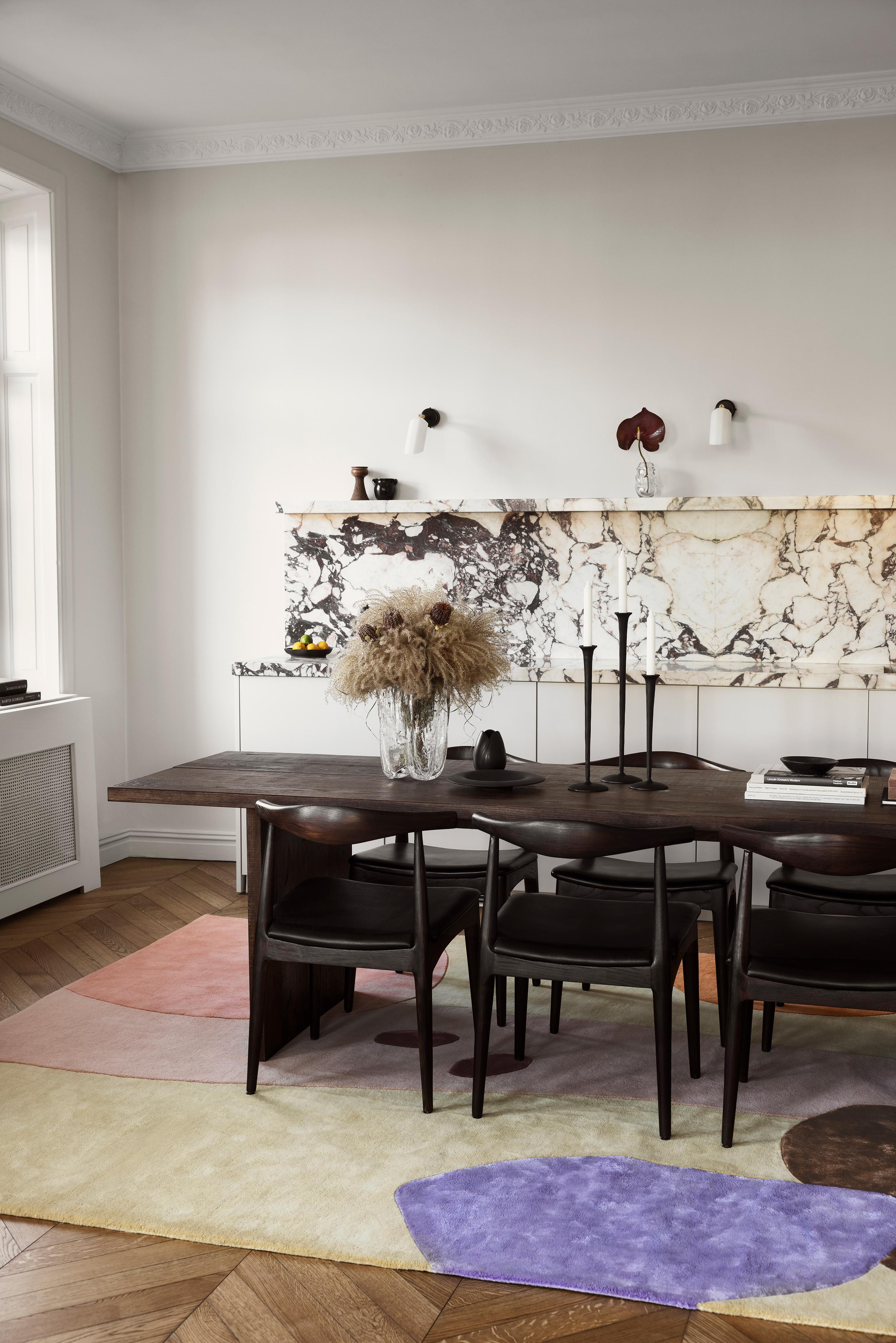 Inspired by the beauty of a garden in full bloom, the Magical Garden is a captivating collection of rugs that evoke the feeling of strolling through a lively garden. This is the second collaboration with renowned floral designer and artist