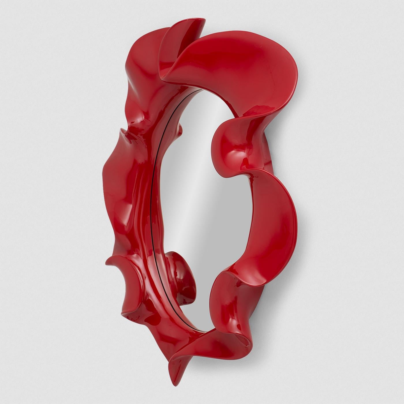 Spiegel Poppy mit massivem Mahagoni-Rahmen, handgefertigt 
Holz, rot lackiert, mit ovalem Spiegelglas. 
Auf Anfrage auch in schwarz lackierter Ausführung erhältlich.
Auf Anfrage auch erhältlich in: 
L185xD39xH253cm, Preis: 28500,00€.