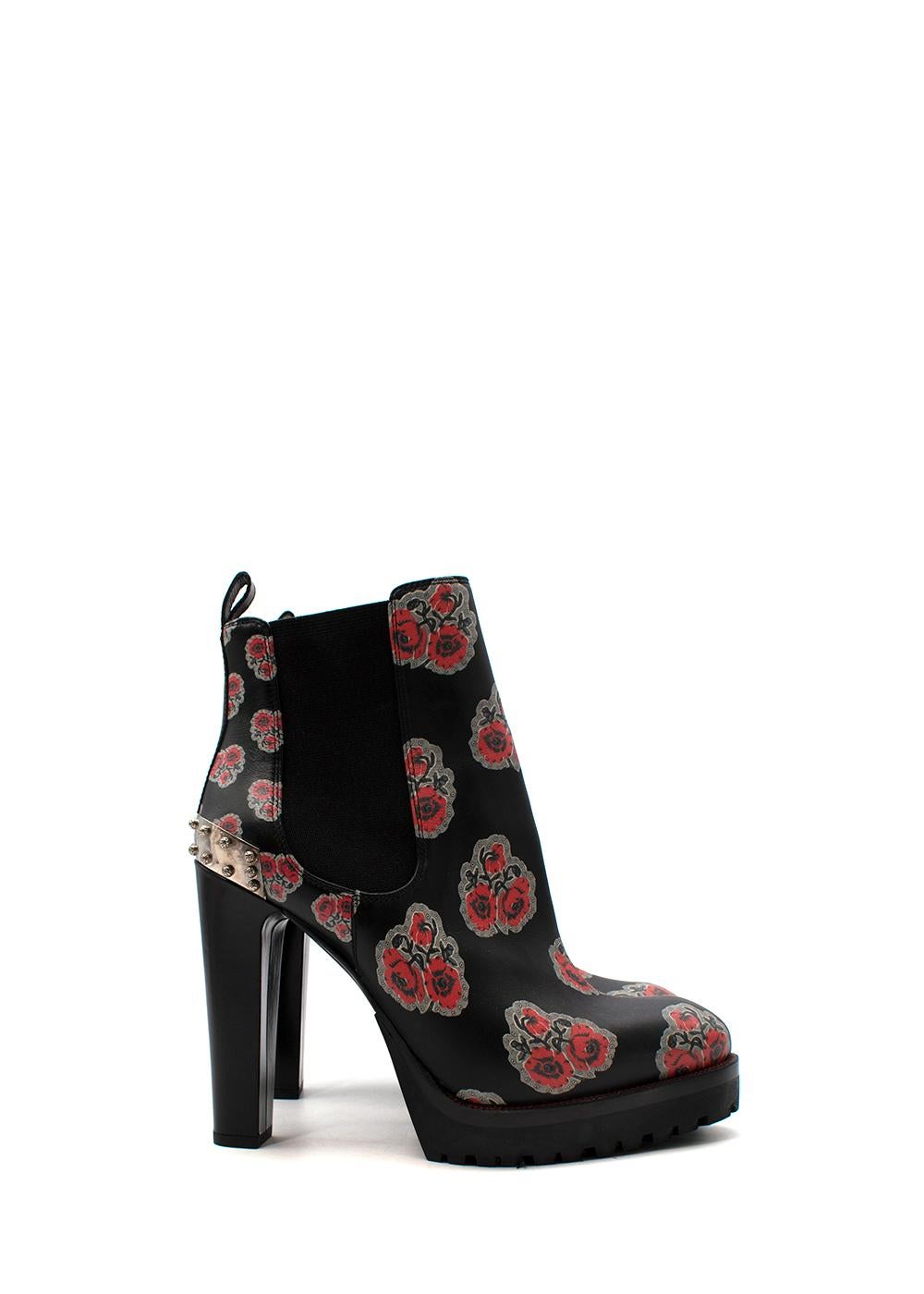 Alexander McQueen Poppy Print Leather Platform Heeled Ankle Bo

- Chelsea style boots with a chunky high heel and gothic-style poppy print
- Stud detailing around the heel 
- Elasticated ankle panel
- Front platform

Material: 
Leather 

Made in