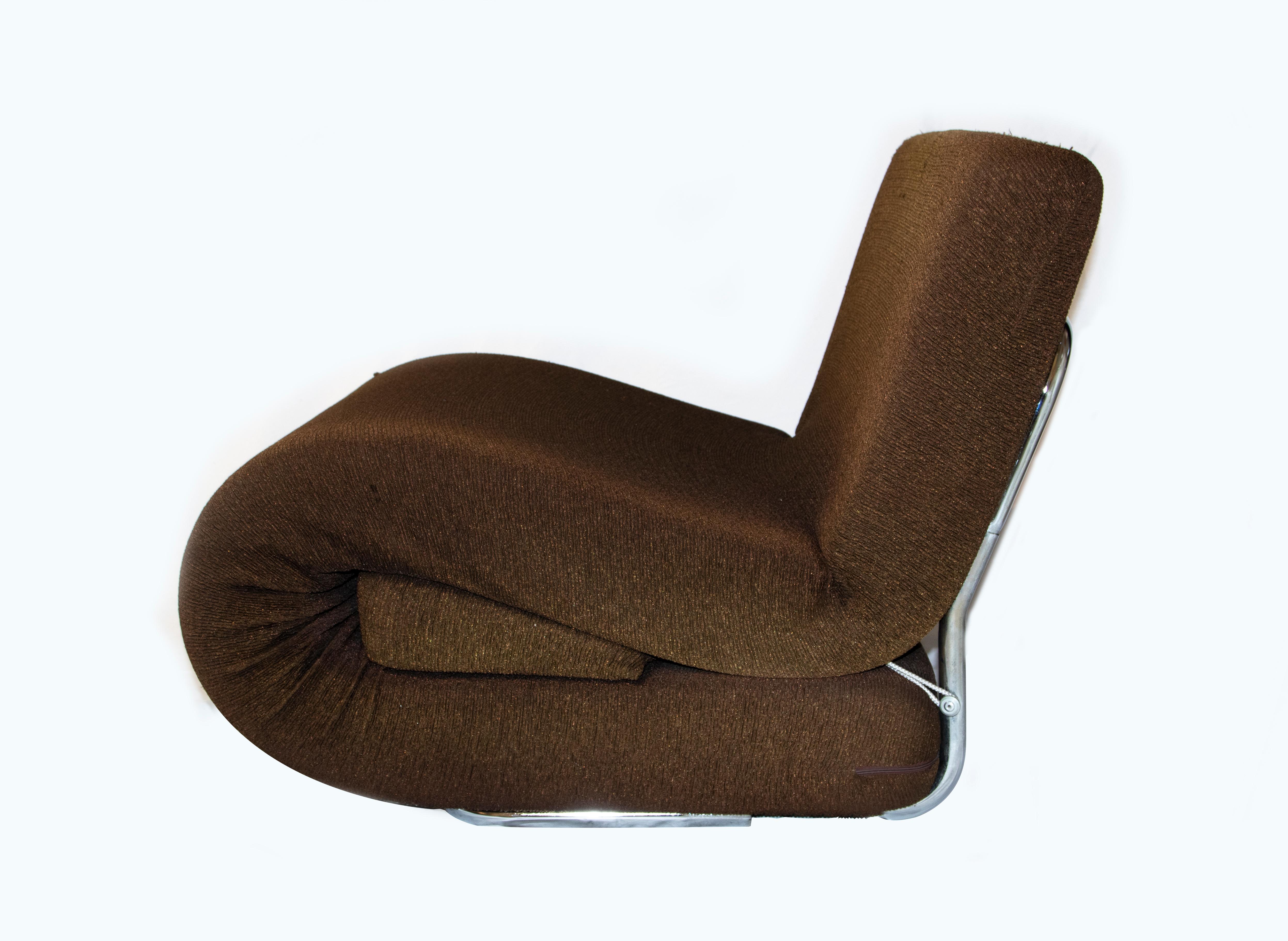 Poppy Seater & Bed is a midcentury design armchair-bed designed by Antonio Citterio & Paolo Nava, in 1970s

Colored brow fabric and metal.

Very rare iconic armchair-bed of great success and popularity created by the two famous designer.

Very