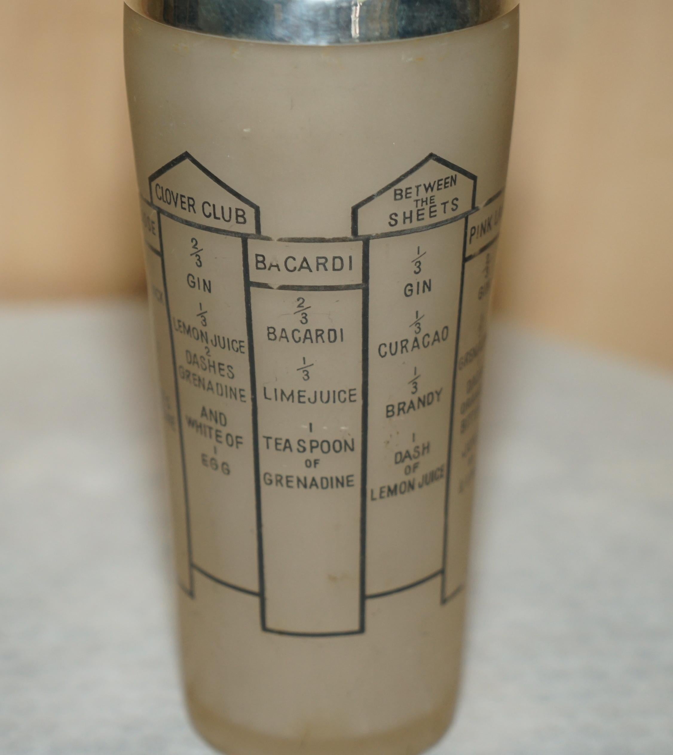 Fatto a mano Shaker da cocktail in vetro smerigliato e placca d'argento popolare Art Deco degli anni 30 in vendita