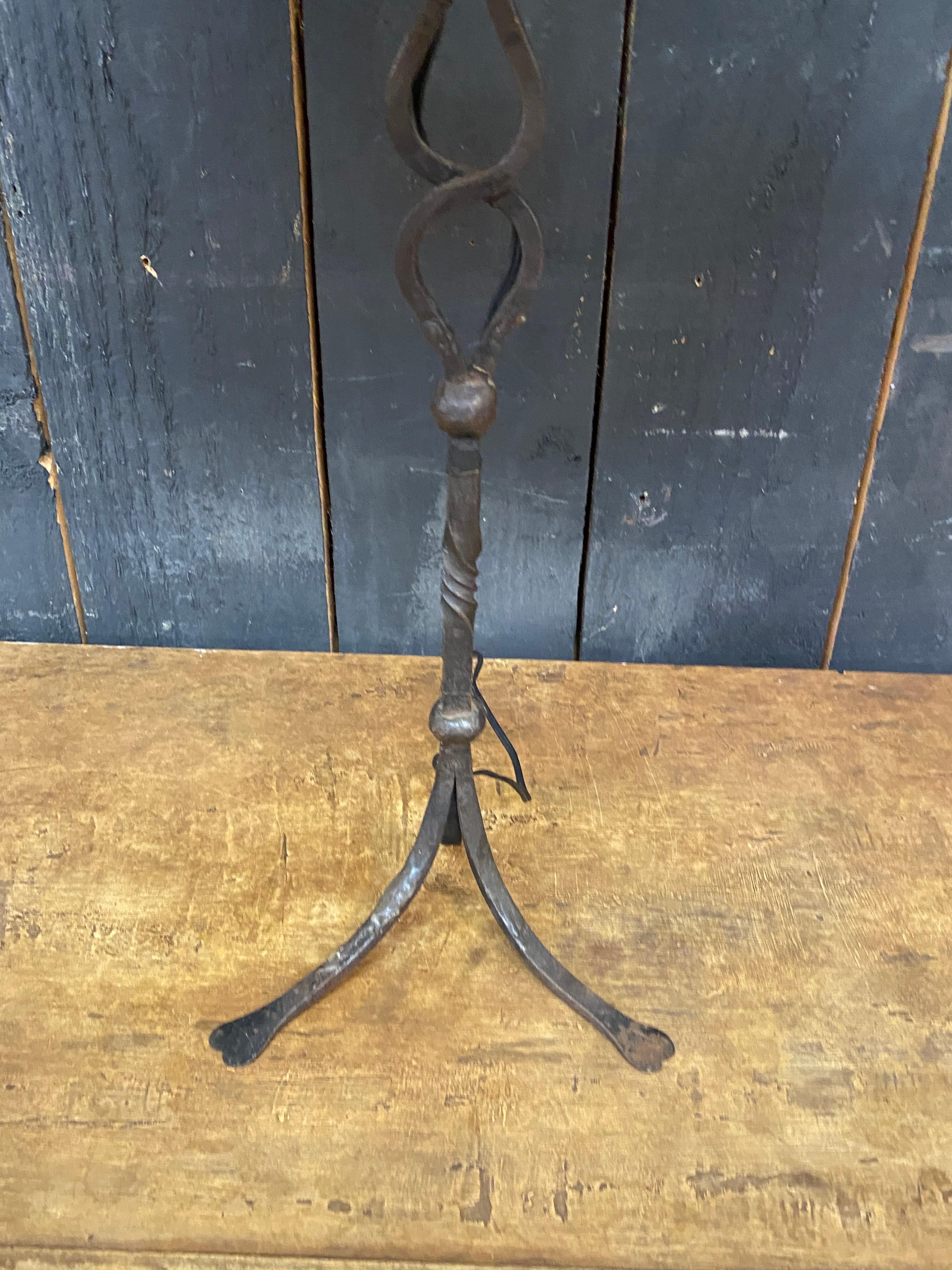 Mid-Century Modern Popular Art, table lamp  in wrought iron circa 1950 For Sale