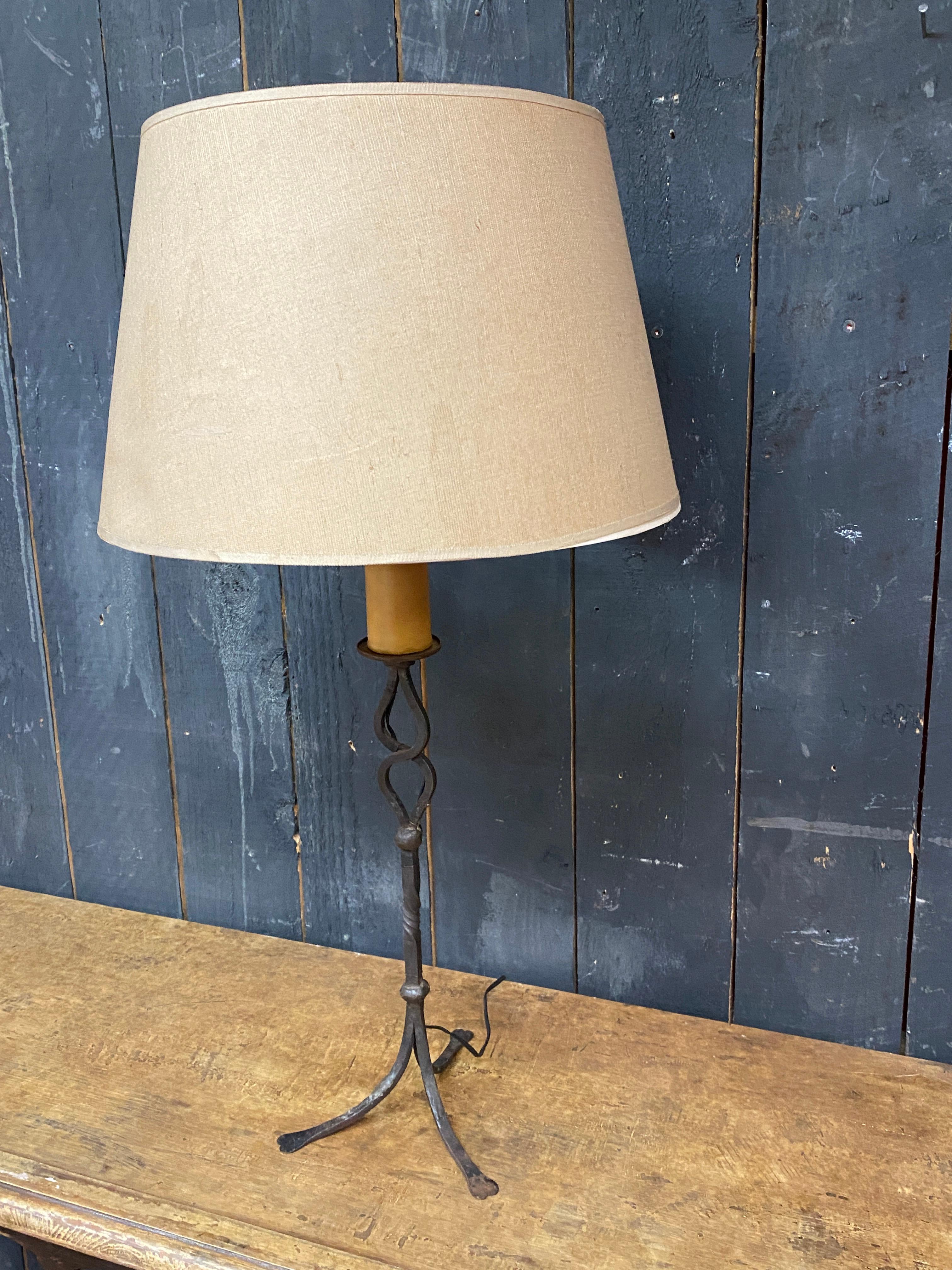 Mid-20th Century Popular Art, table lamp  in wrought iron circa 1950 For Sale