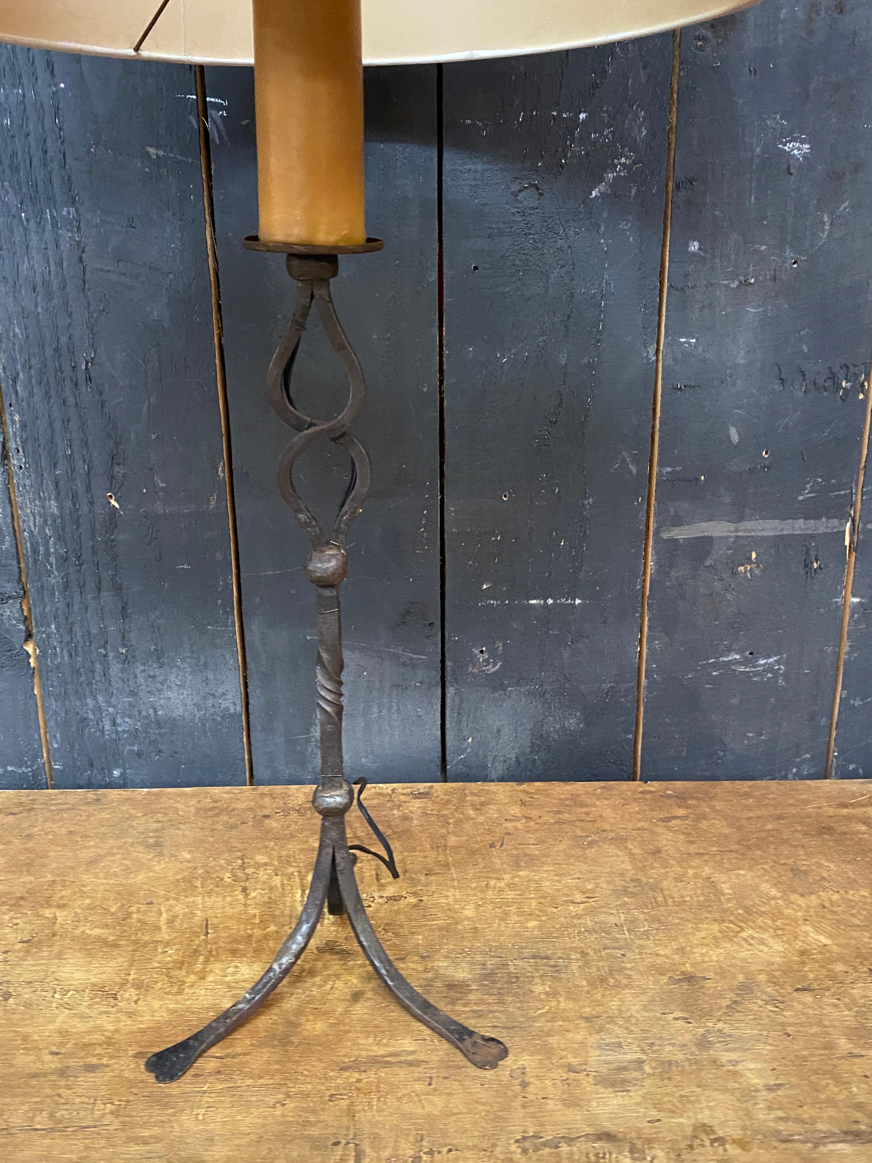 Popular Art, table lamp  in wrought iron circa 1950 For Sale 1