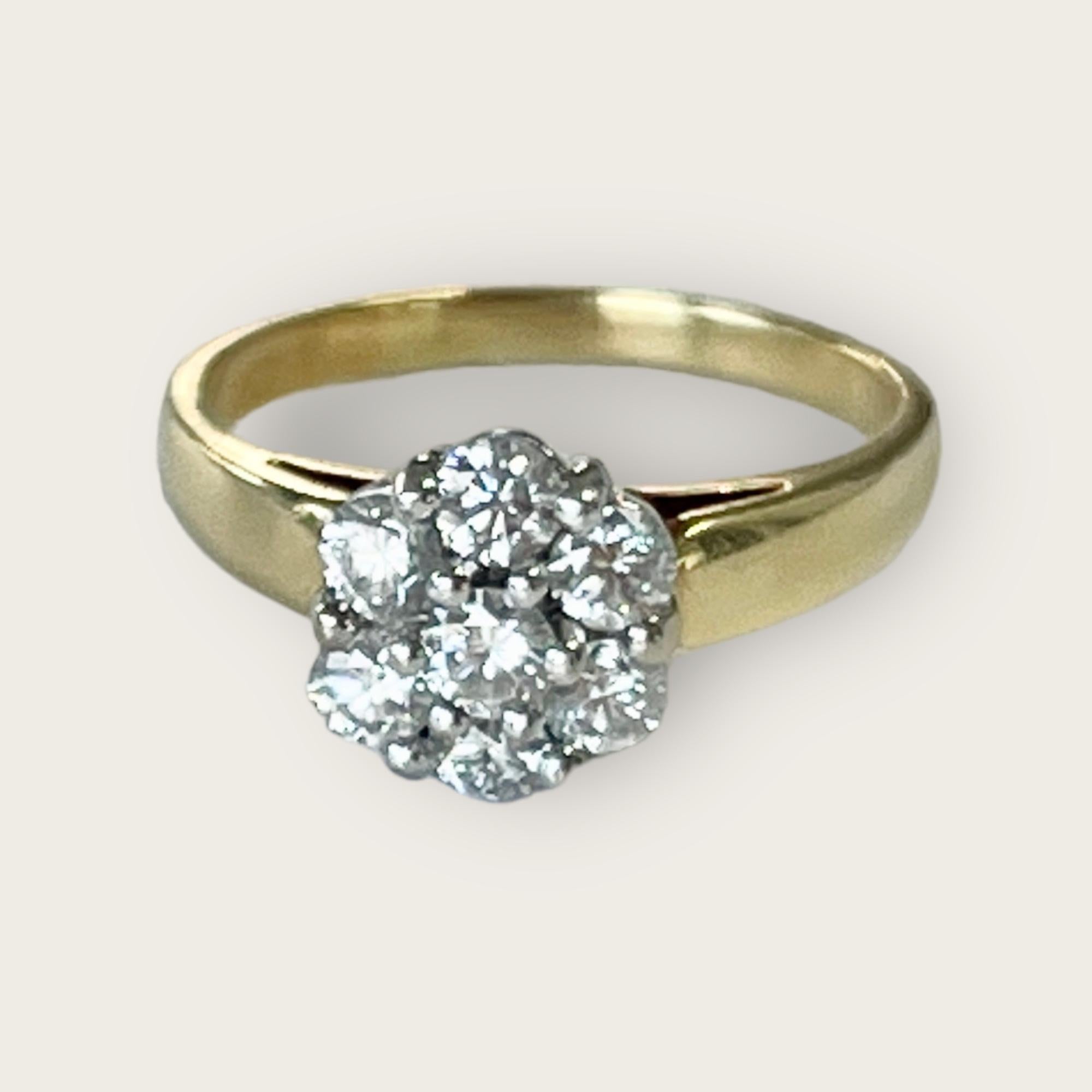 This is a gorgeous cluster Diamond ring.  Perfect to wear everyday.
It sparkles and shines with lovely, natural white Diamonds that are set in a flower cluster. The valuer has graded them colour G-H and clarity SI, so they are very nice quality.