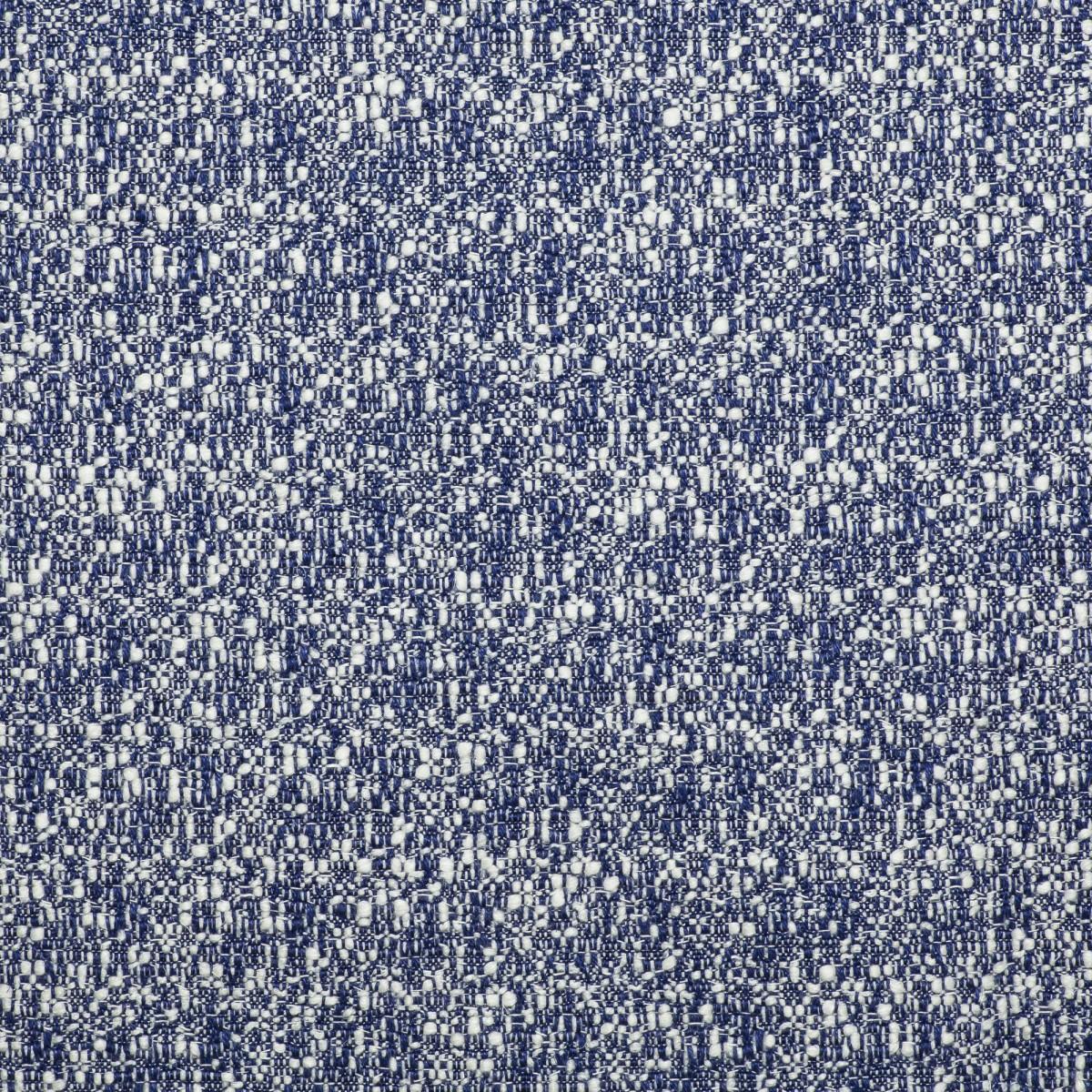 Canapé 2,5 places Giovanna de Popus Editions, tissu Zanzi Linen océan

Giovanna est un canapé au profil affirmé. Une ligne sobre, cossue, avec ce fameux détail qui change tout, pour ne pas oublier sa force de caractère et ce petit twist charmant.