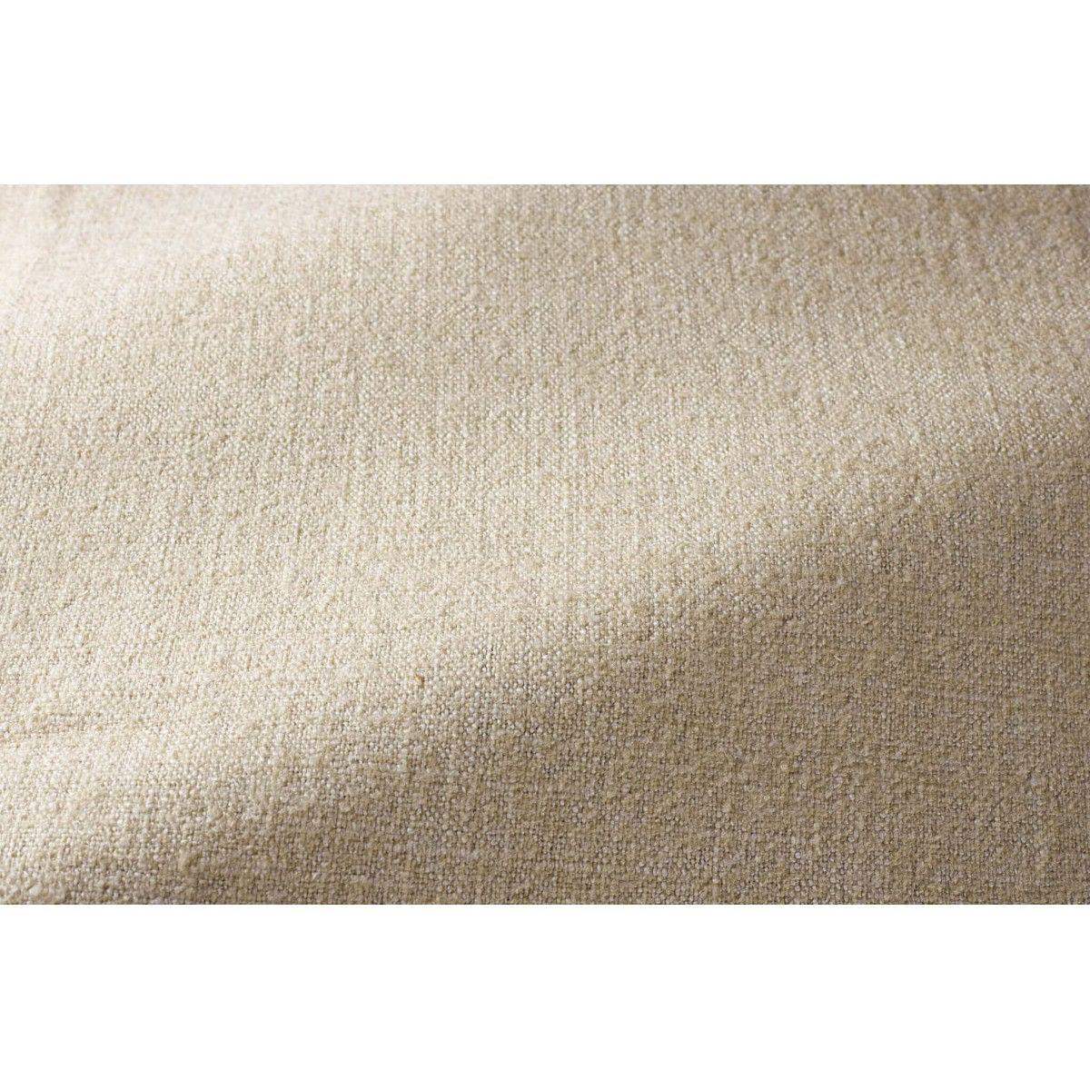 Canapé Giovanna 3 Seater en tissu de lin Macadamia London Popus Editions

Giovanna est un canapé au profil affirmé. Une ligne sobre, cossue, avec ce fameux détail qui change tout, pour ne pas oublier sa force de caractère et ce petit twist