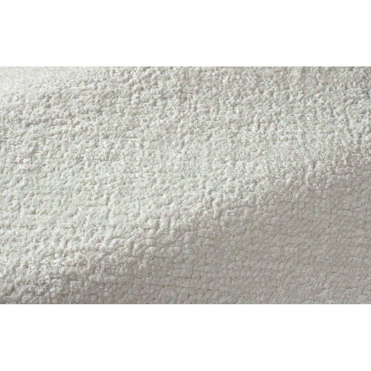 Popus Editions Giovanna 4-Sitzer-Sofa aus weißem Venedig Chenille-Samt-Stoff

Giovanna ist ein Sofa mit einem starken Profil. Eine nüchterne, plüschige Linie, mit diesem berühmten Detail, das alles verändert, um seine Charakterstärke und diesen