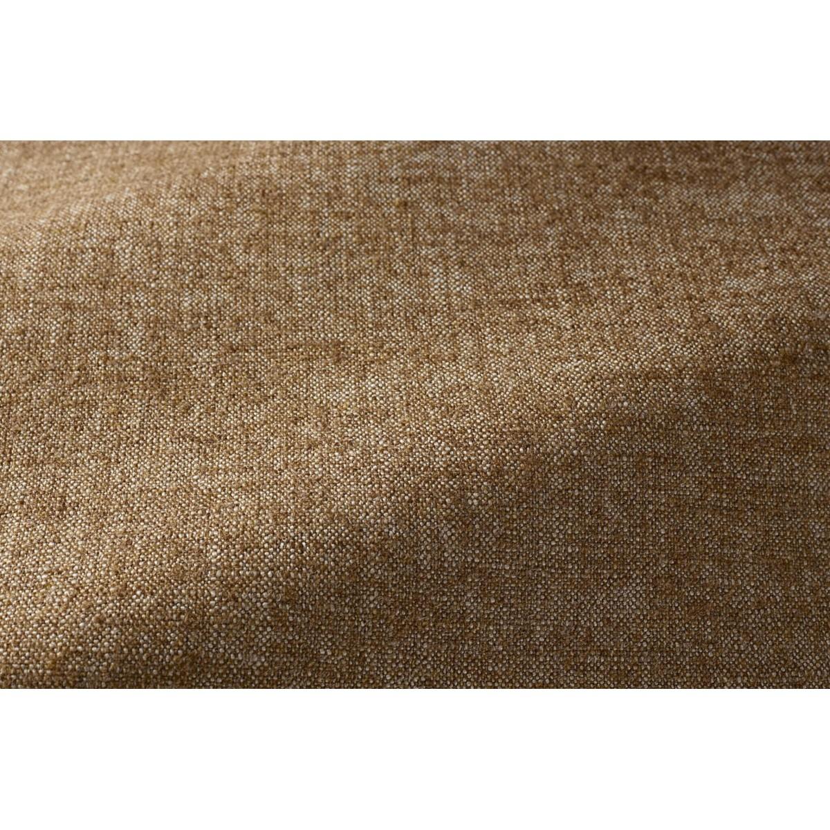 Canapé Graziella 3 Seater en tissu de lin Ocher London des Éditions Popus

Un pied qui en cache un autre. Un coussin qui en cache un autre. Une courbe qui en cache une autre avec des lignes contemporaines et une base comme un signe de ponctuation,